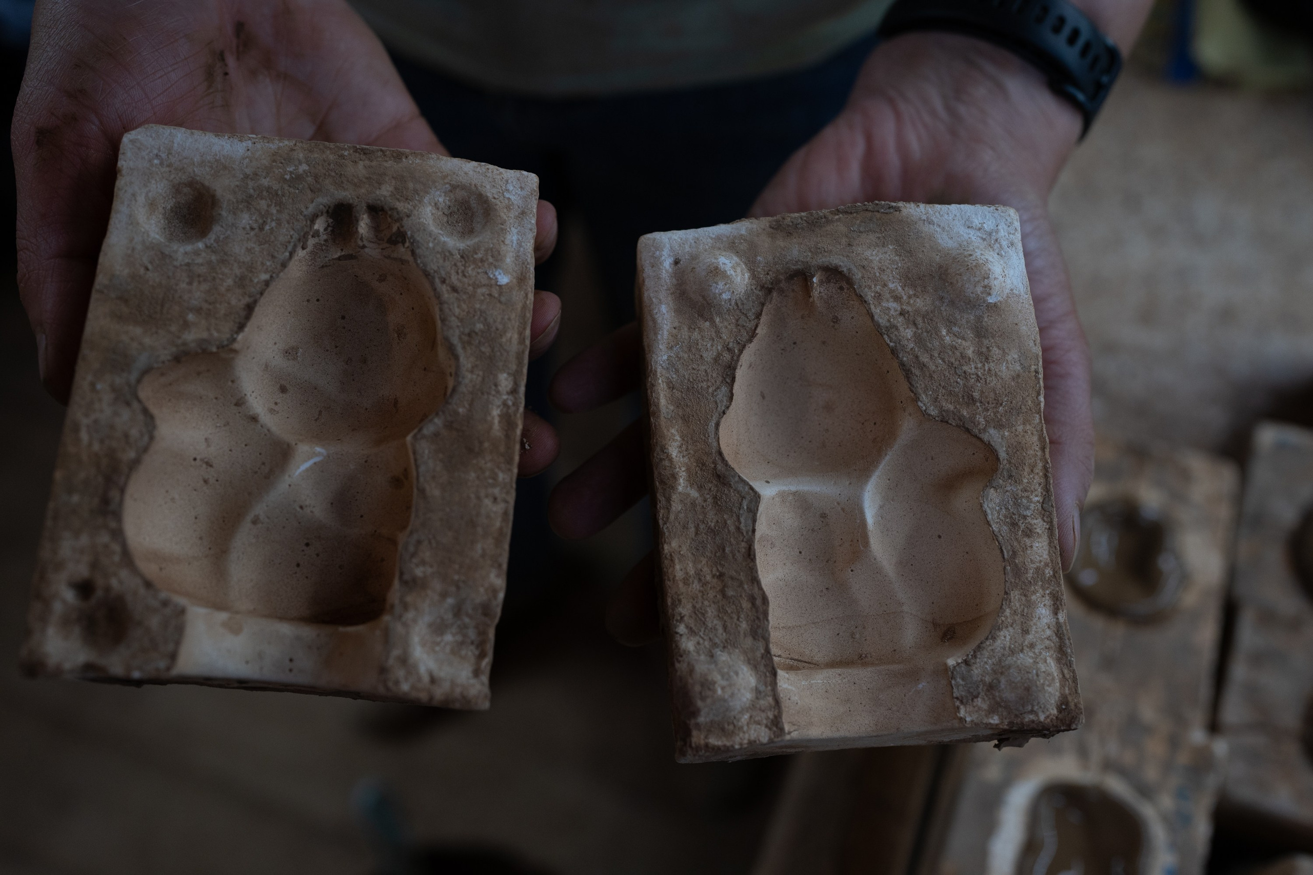 Clay and smoke. Liidia Dubinina. Documentary Photographer