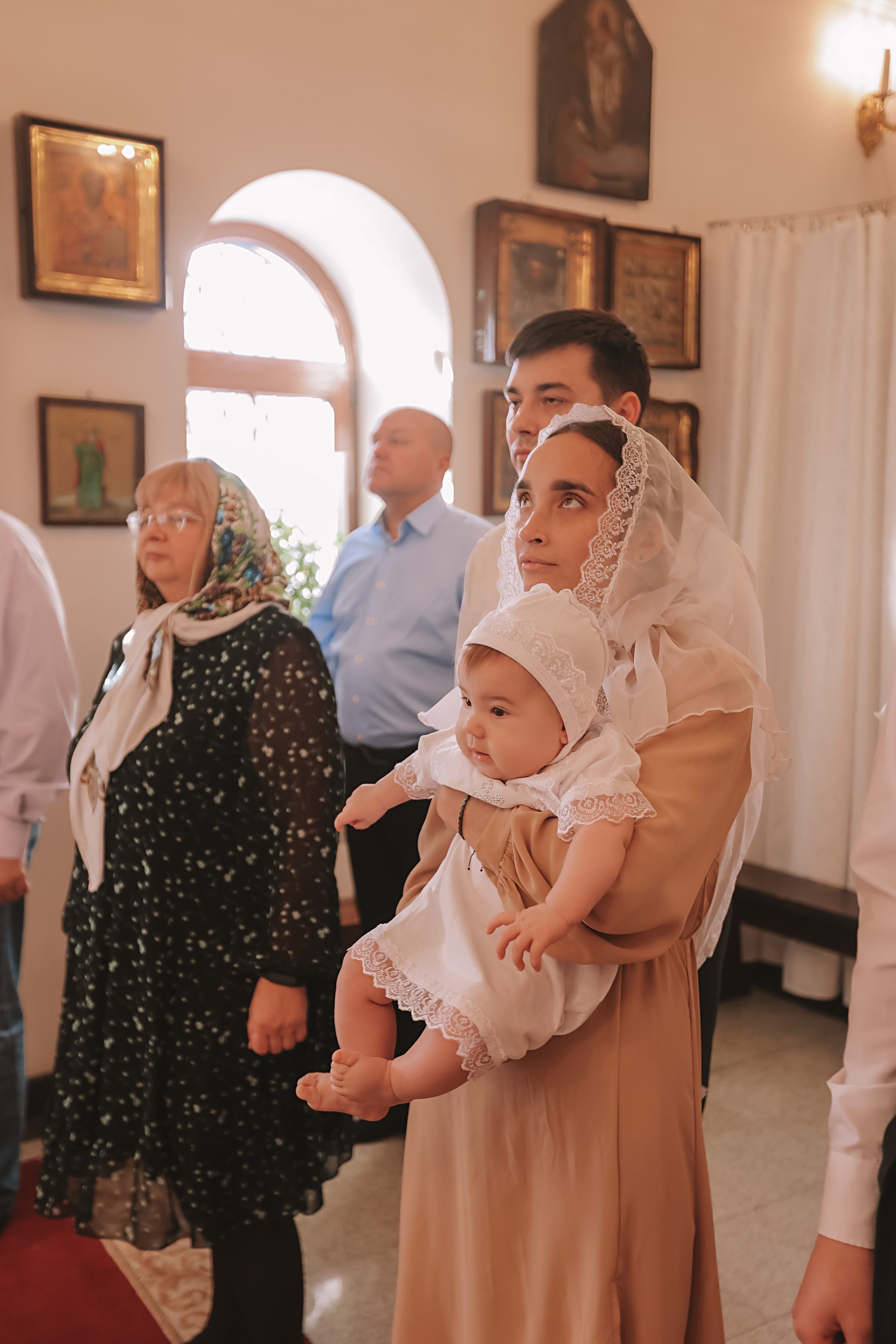 Крещение круглая церковь. Семейный фотограф Тюмень, фотограф на роды Салмина Мария