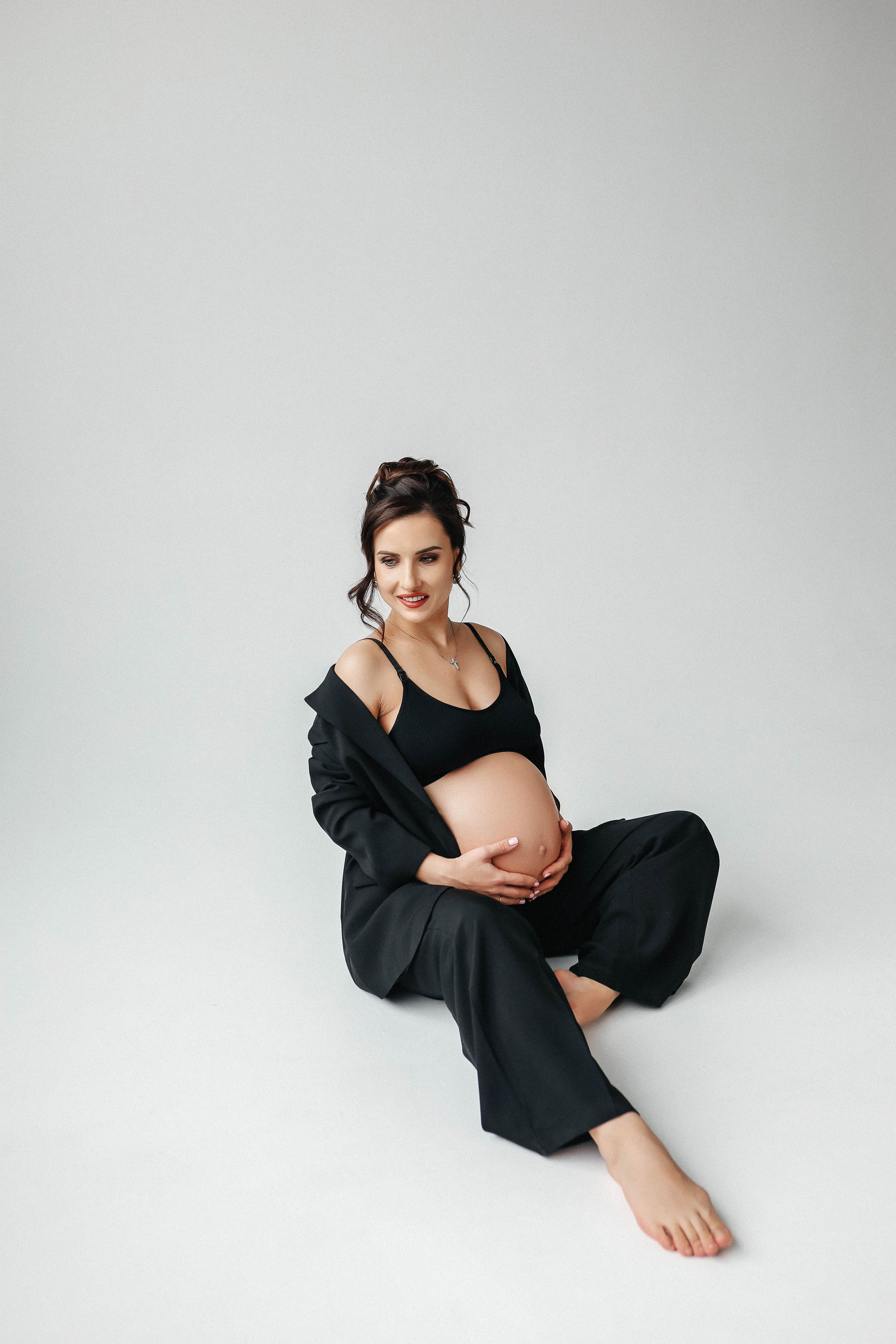 Фотосессия беременности в Москве в студии. Свадебный и семейный фотограф в Москве