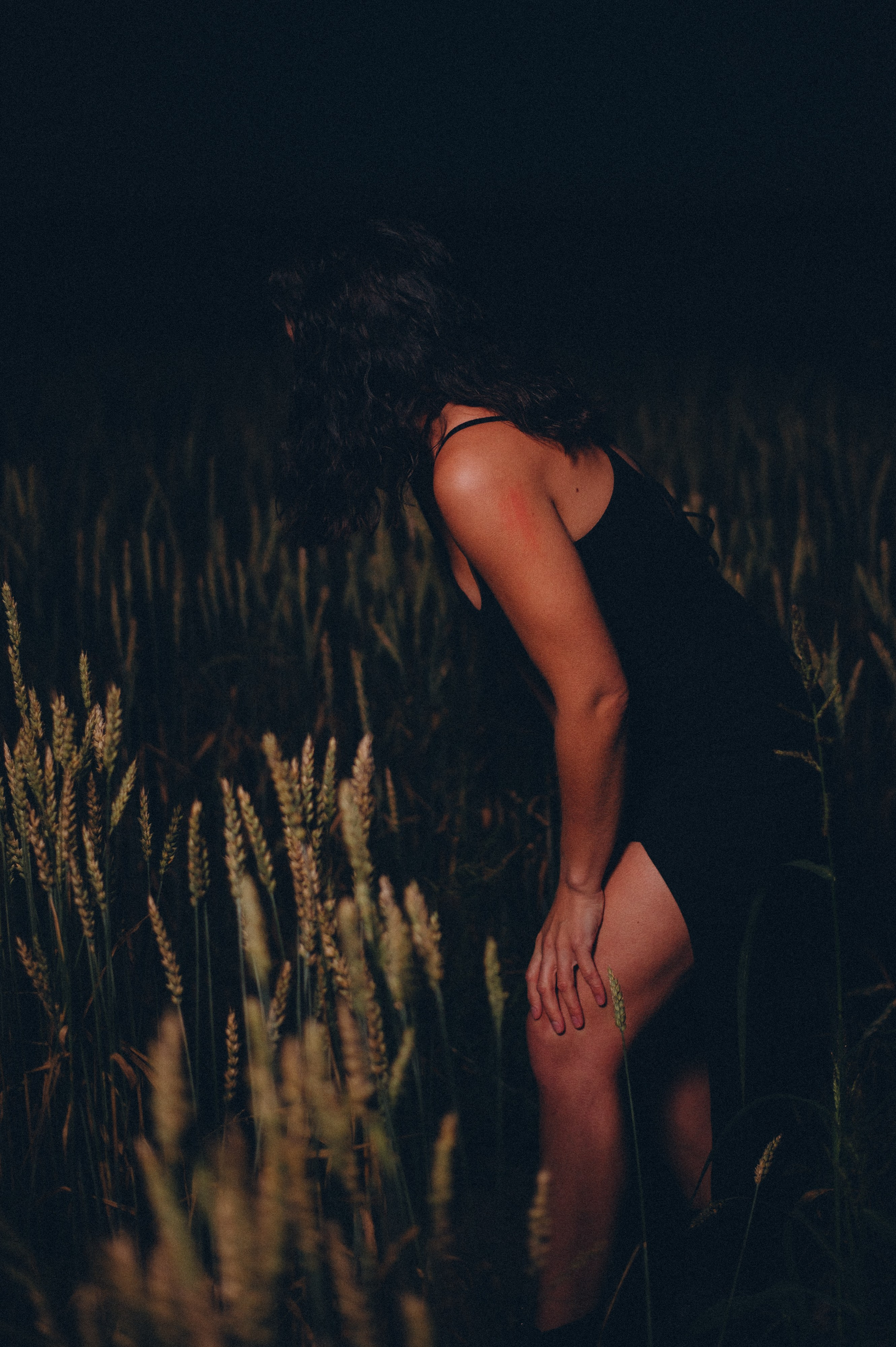 Оля в поле. Фотограф Дмитрий Пименов