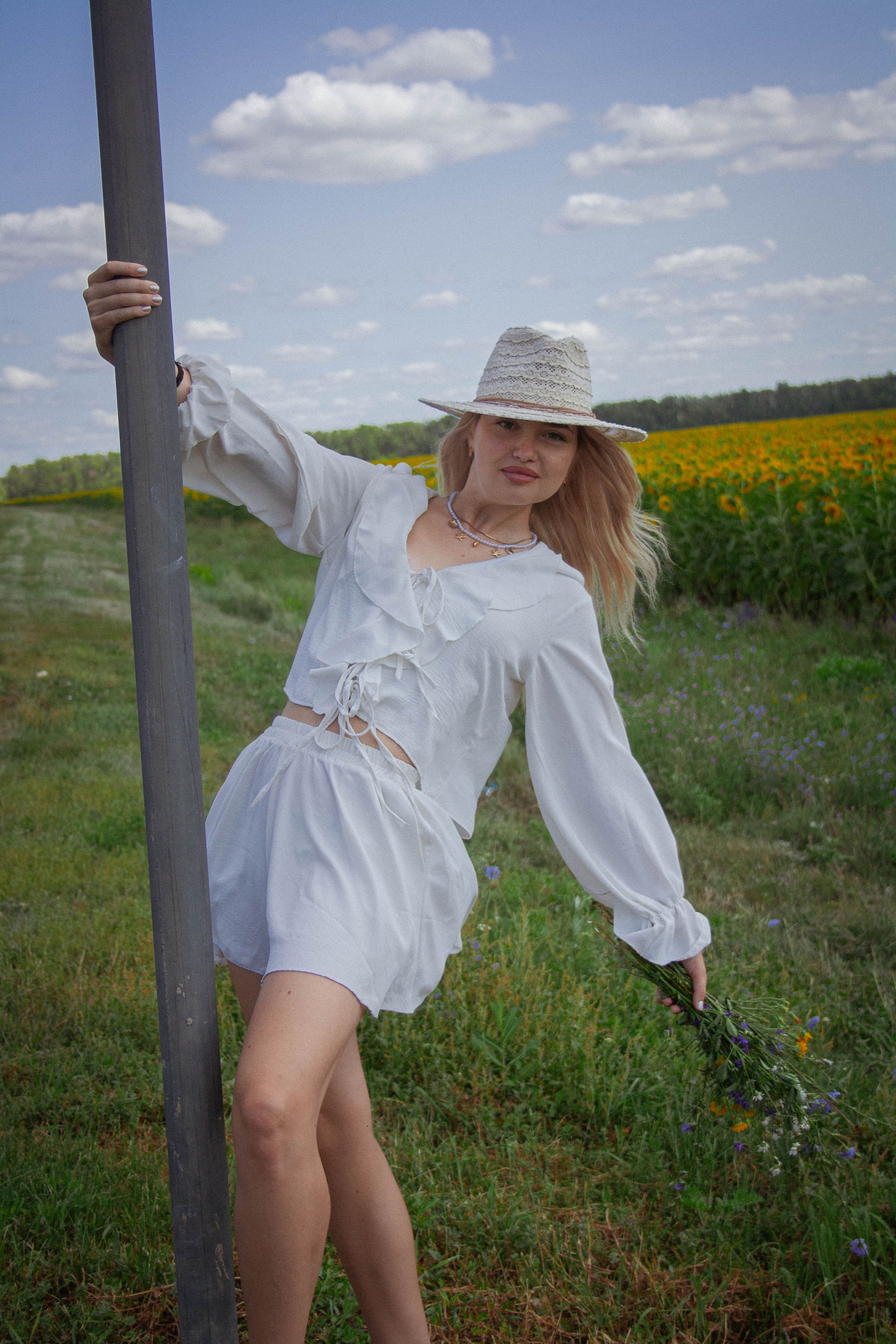 Настроение: уйти в поле с подсолнухами. Портретный фотограф в Саратове