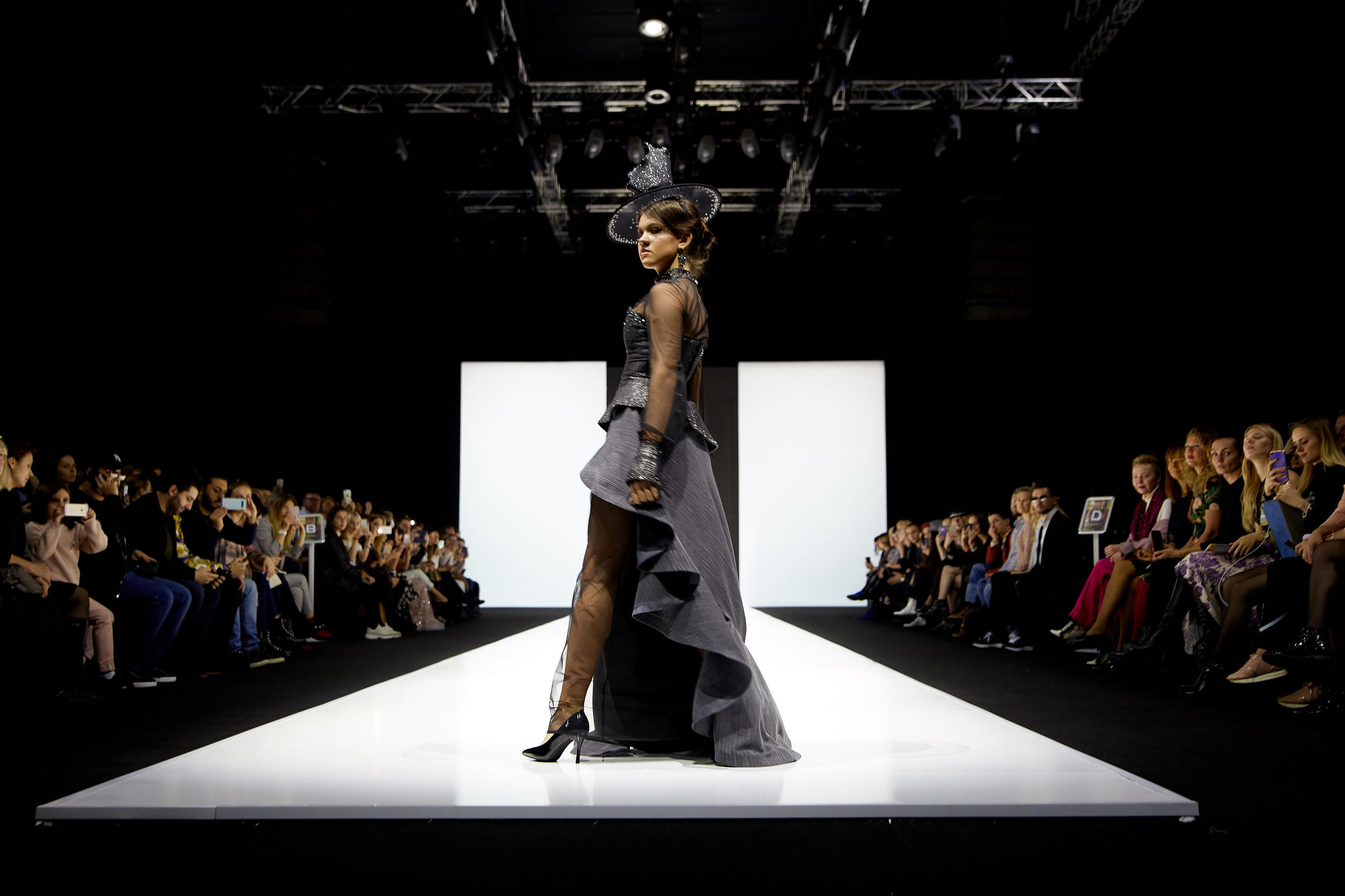 MFW 2019 oct (Moscow Fashion Week) Неделя Моды в Москве. Профессиональный фотограф Светлана Писарева