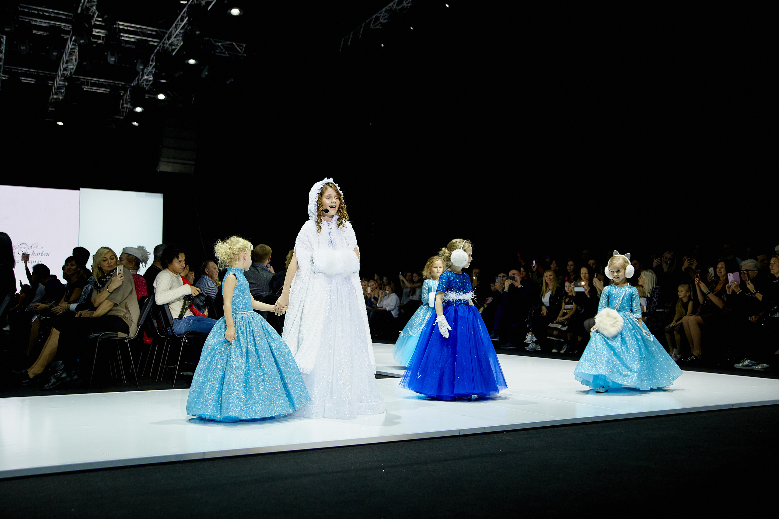 MFW 2019 oct (Moscow Fashion Week) Неделя Моды в Москве. Профессиональный фотограф Светлана Писарева