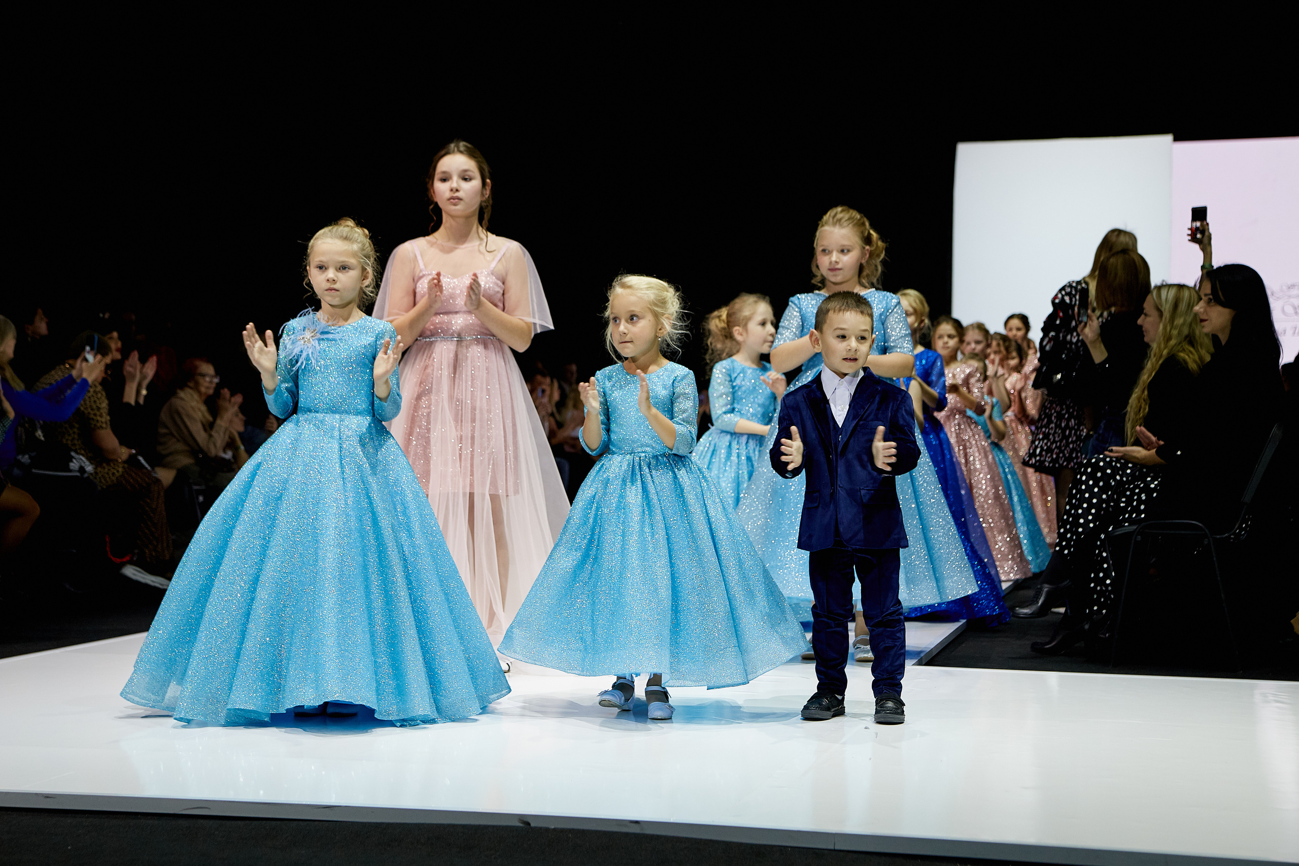 MFW 2019 oct (Moscow Fashion Week) Неделя Моды в Москве. Профессиональный фотограф Светлана Писарева