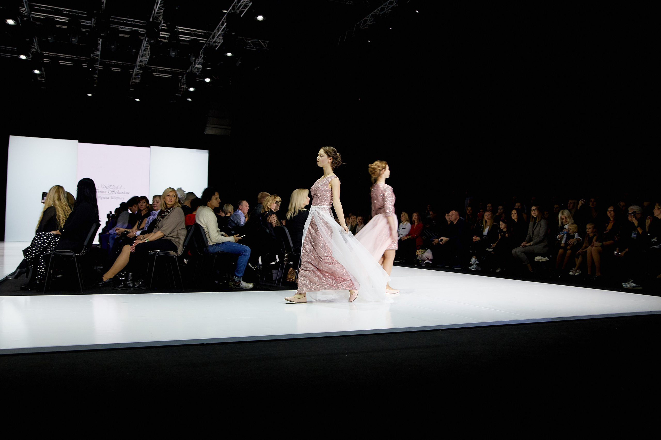 MFW 2019 oct (Moscow Fashion Week) Неделя Моды в Москве. Профессиональный фотограф Светлана Писарева