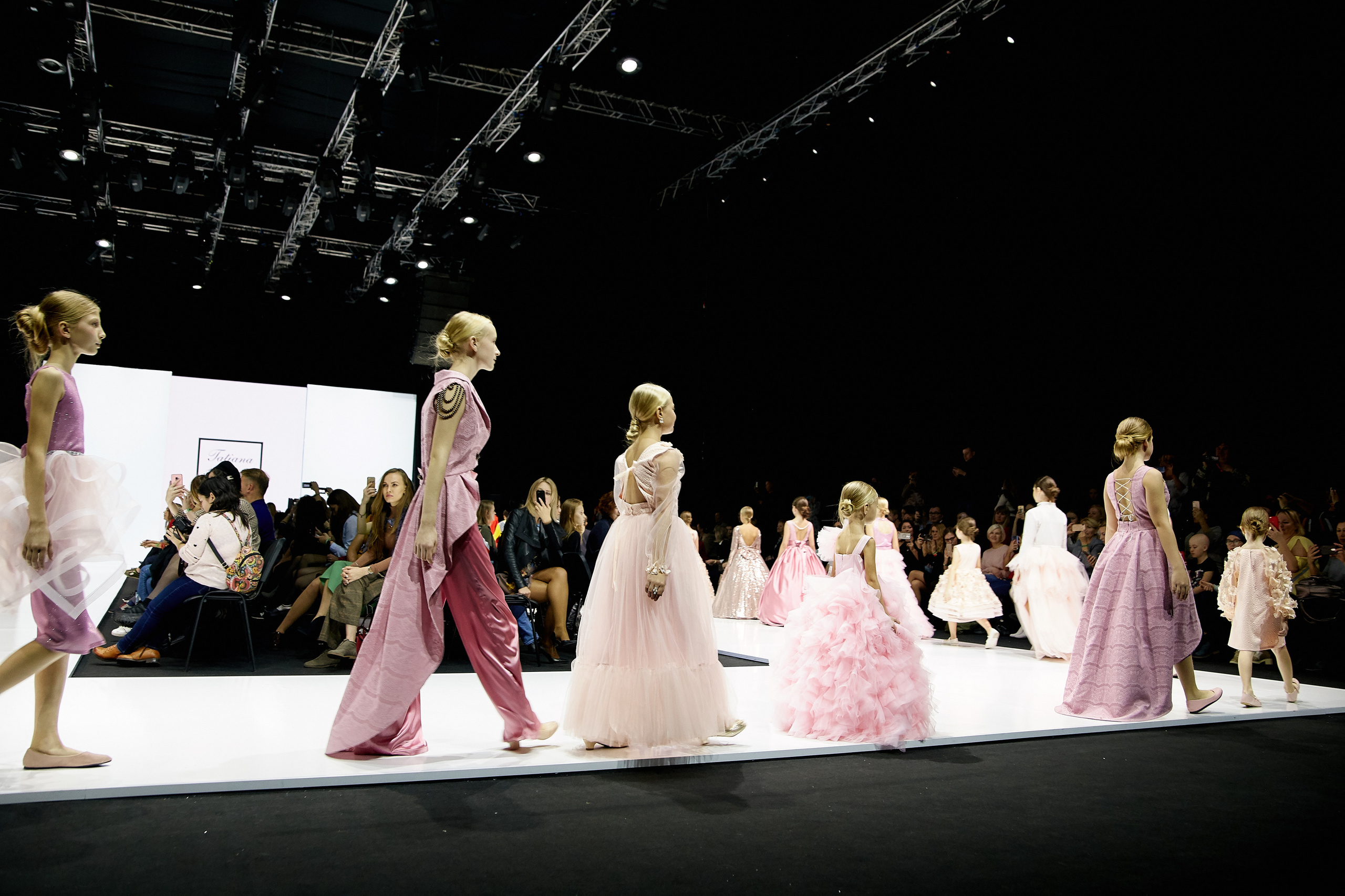 MFW 2019 oct (Moscow Fashion Week) Неделя Моды в Москве. Профессиональный фотограф Светлана Писарева