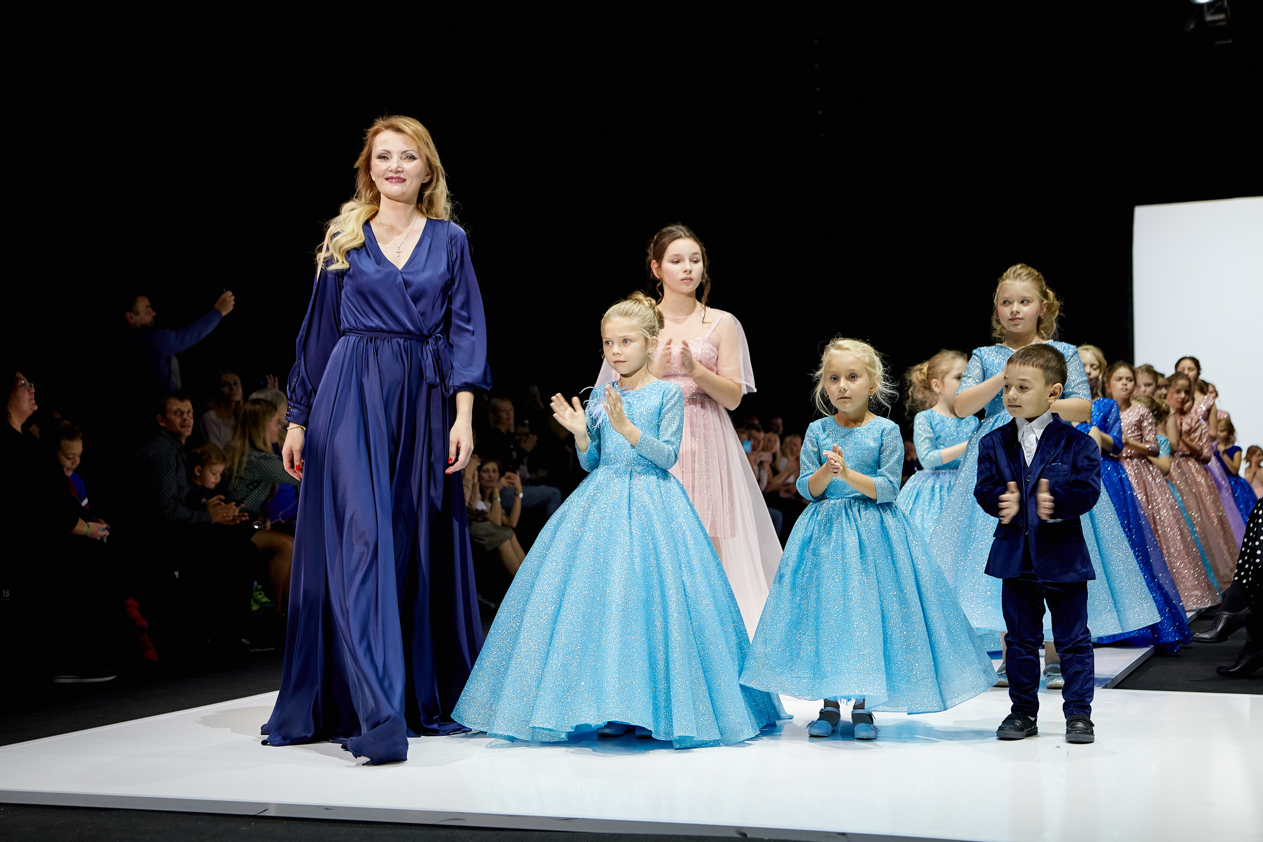 MFW 2019 oct (Moscow Fashion Week) Неделя Моды в Москве. Профессиональный фотограф Светлана Писарева