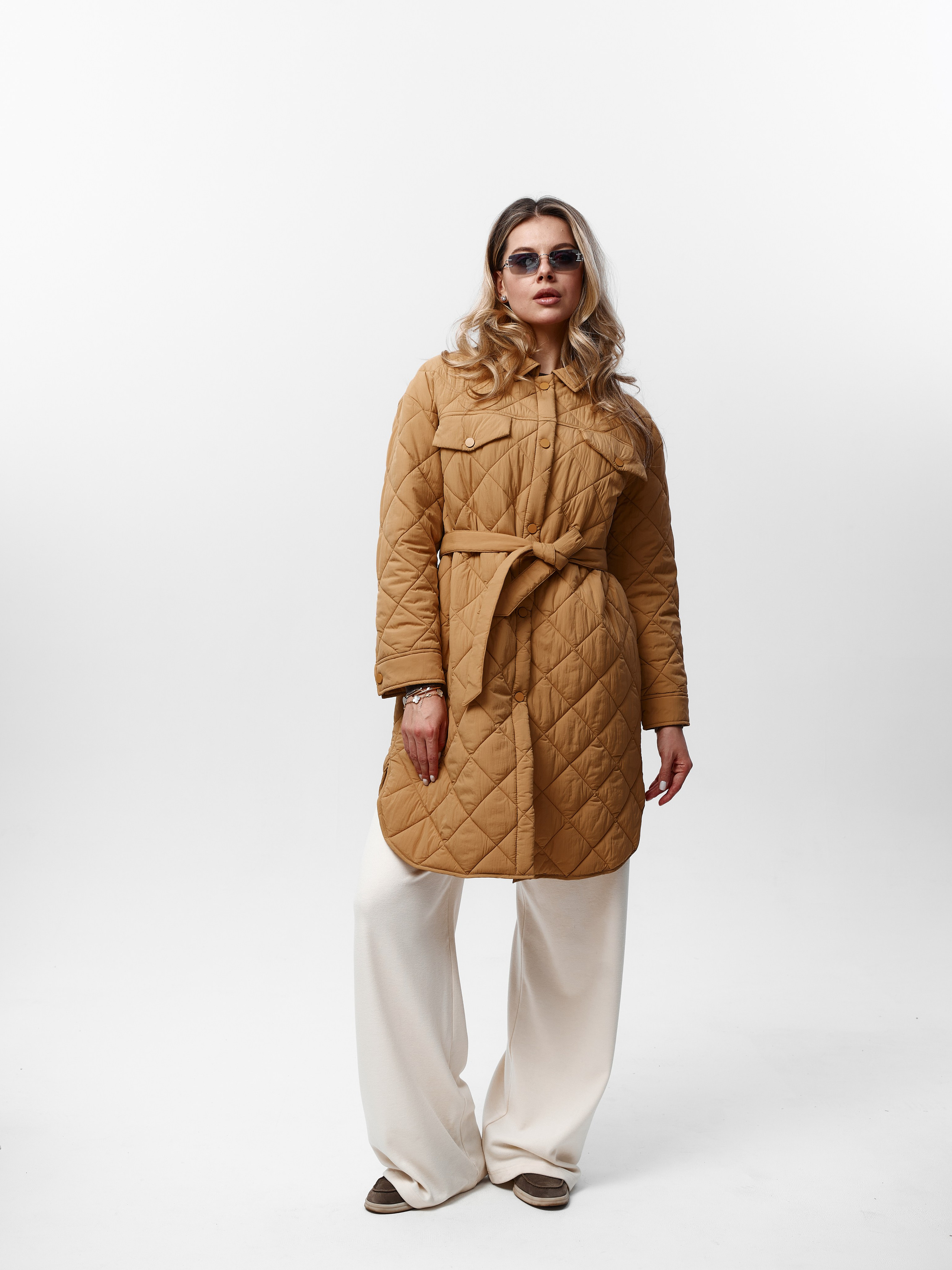 Куртки женские. Фотограф для маркетплейсов в Москве