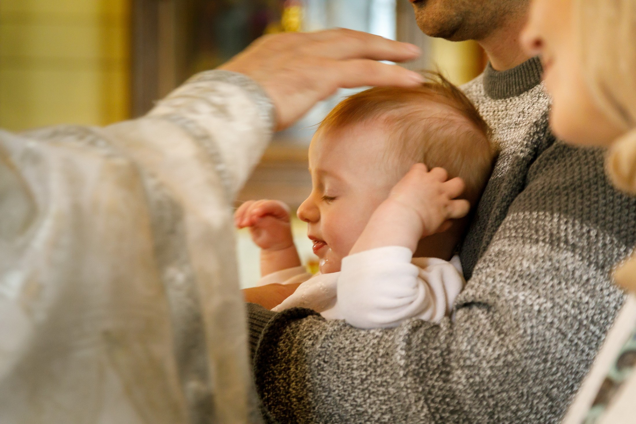 Крещение церковь Петра и Павла, Вырица. Фотограф на крещение в Санкт Петербурге