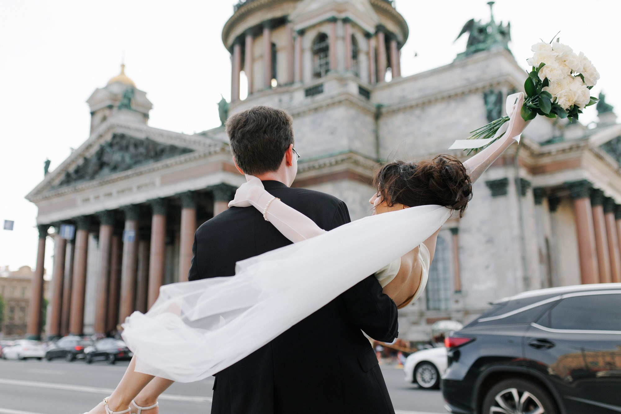 Свадебная фотосессия на Исаакиевской площади. Свадебный фотограф СПБ