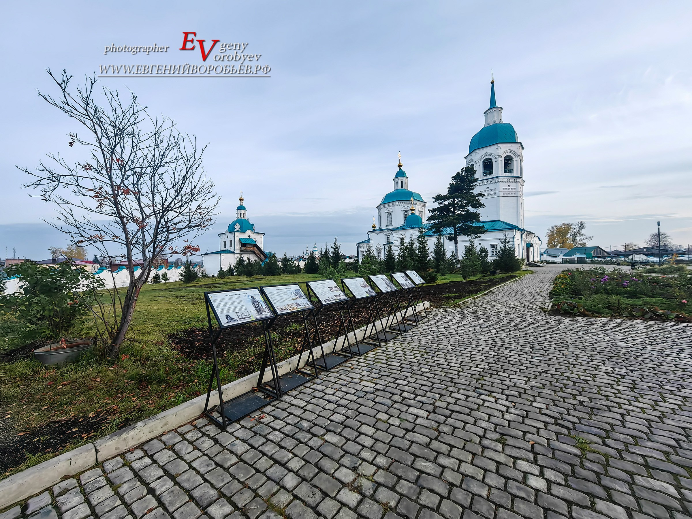 экскурсии Енисейск Красноярск аренда микроавтобуса трансфер индивидуальный тур фото набережная дегустация сибирской кухни интересные места что посмотреть куда сходить что посетить достопримечательности в Енисейске  храм церковь монастырь фототур  цена заказать экскурсию программа маршрут смотровые площадки видовые красивые места путешествие туристический маршрут 