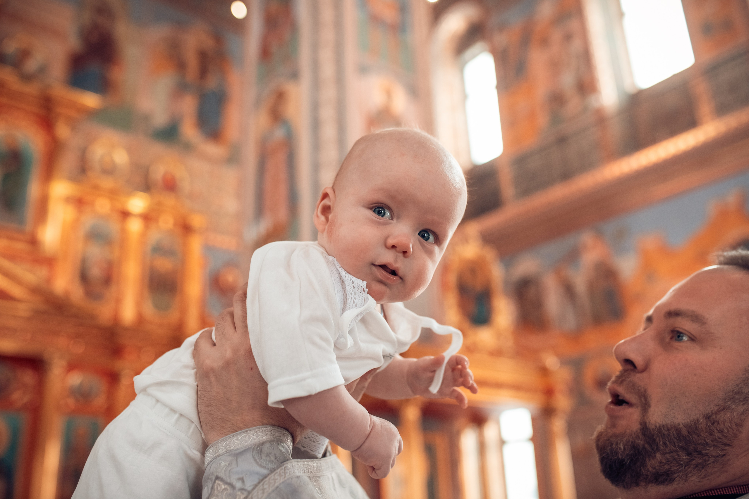 Крещение младенца Леонида в храме Георгия Всеволодовича. Екатерина Крапивина фотограф церковных Таинств в Нижний Новгороде