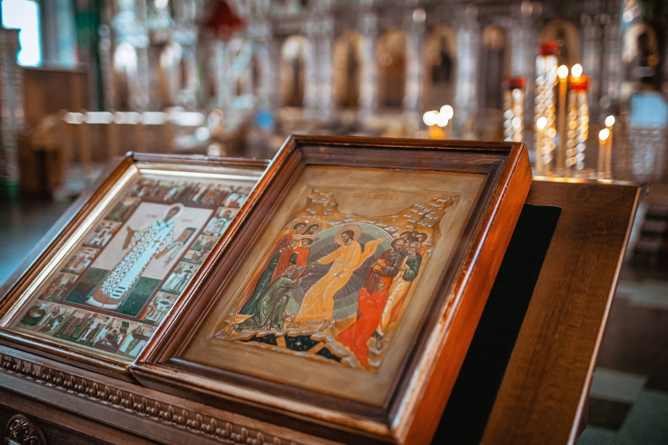 Две иконы. Фотограф на Венчание в Москве и области.