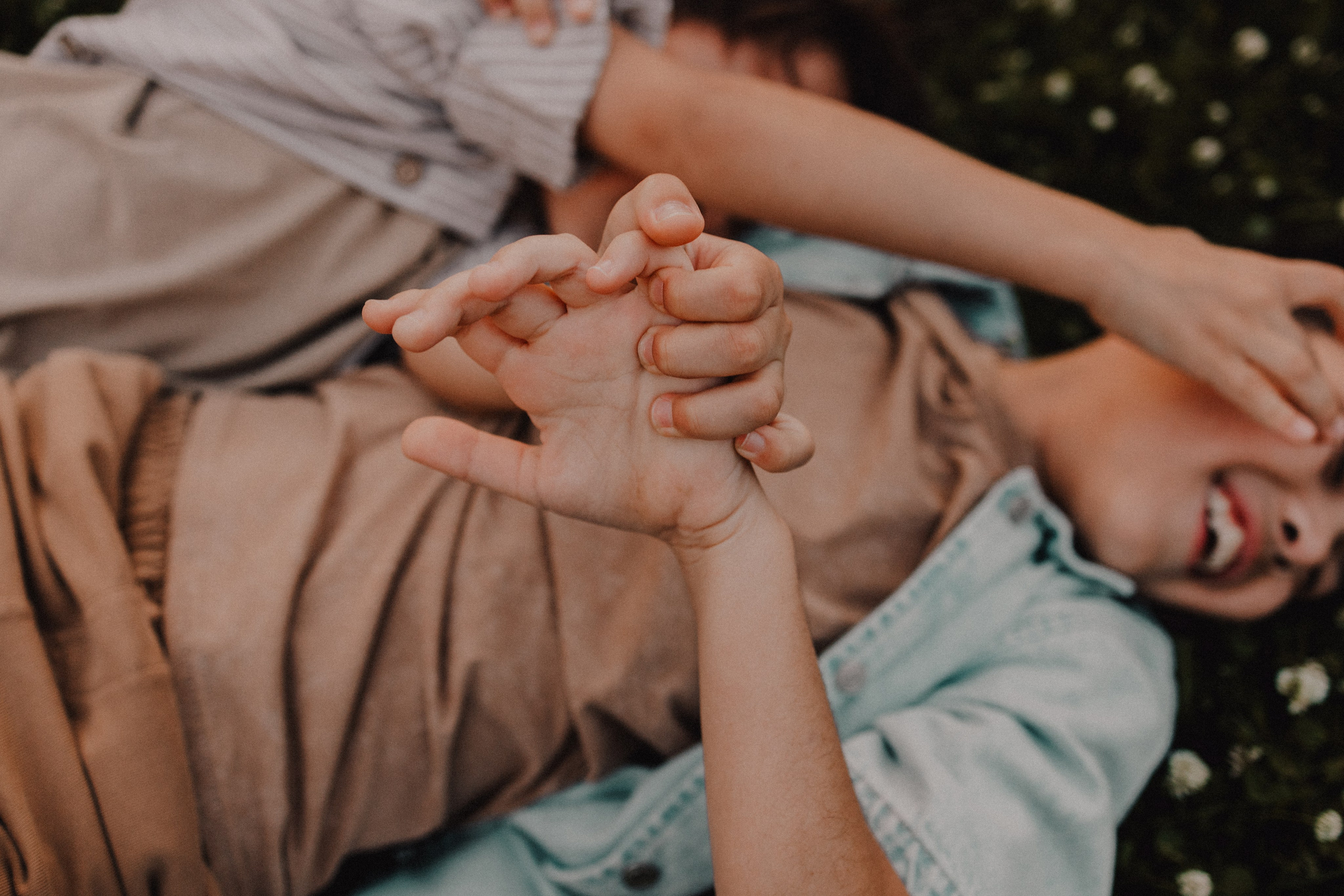 На лужайке. Семейный фотограф Москва