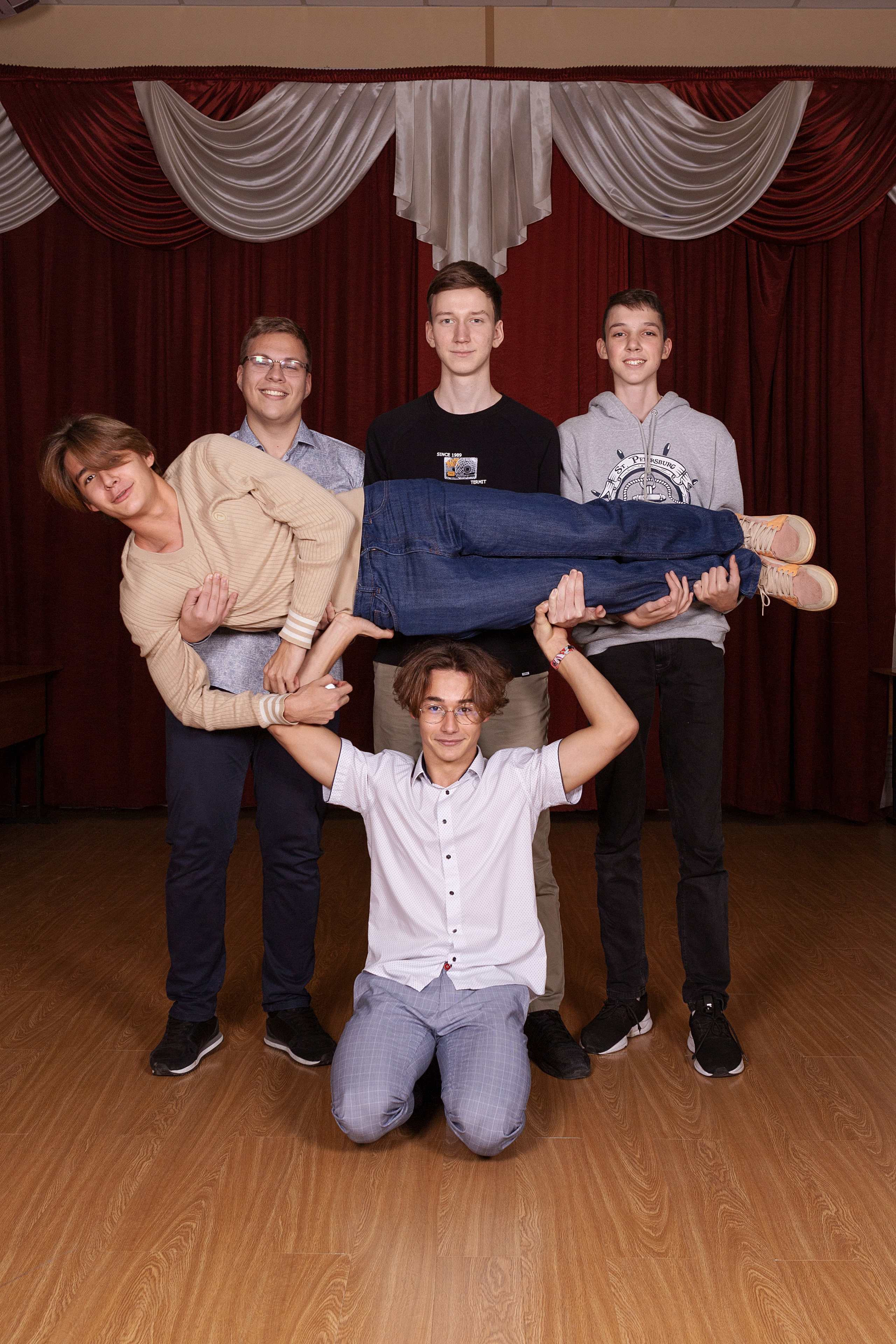 Школа 9 — 11 классы. Выпускные альбомы для школ и детских садов