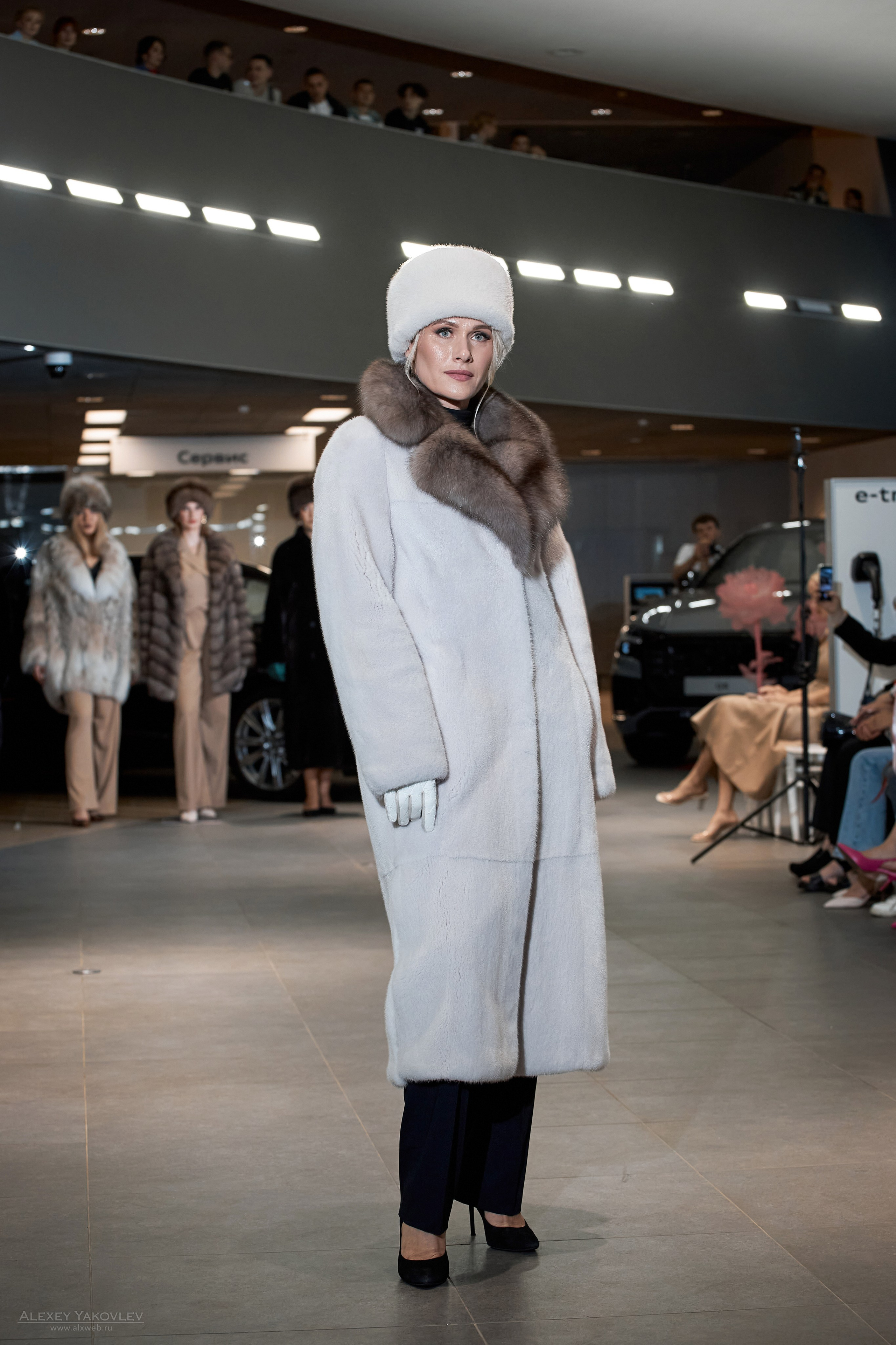 Модный показ PRE-FALL модельной школы Modeling+. Фотограф Алексей Яковлев