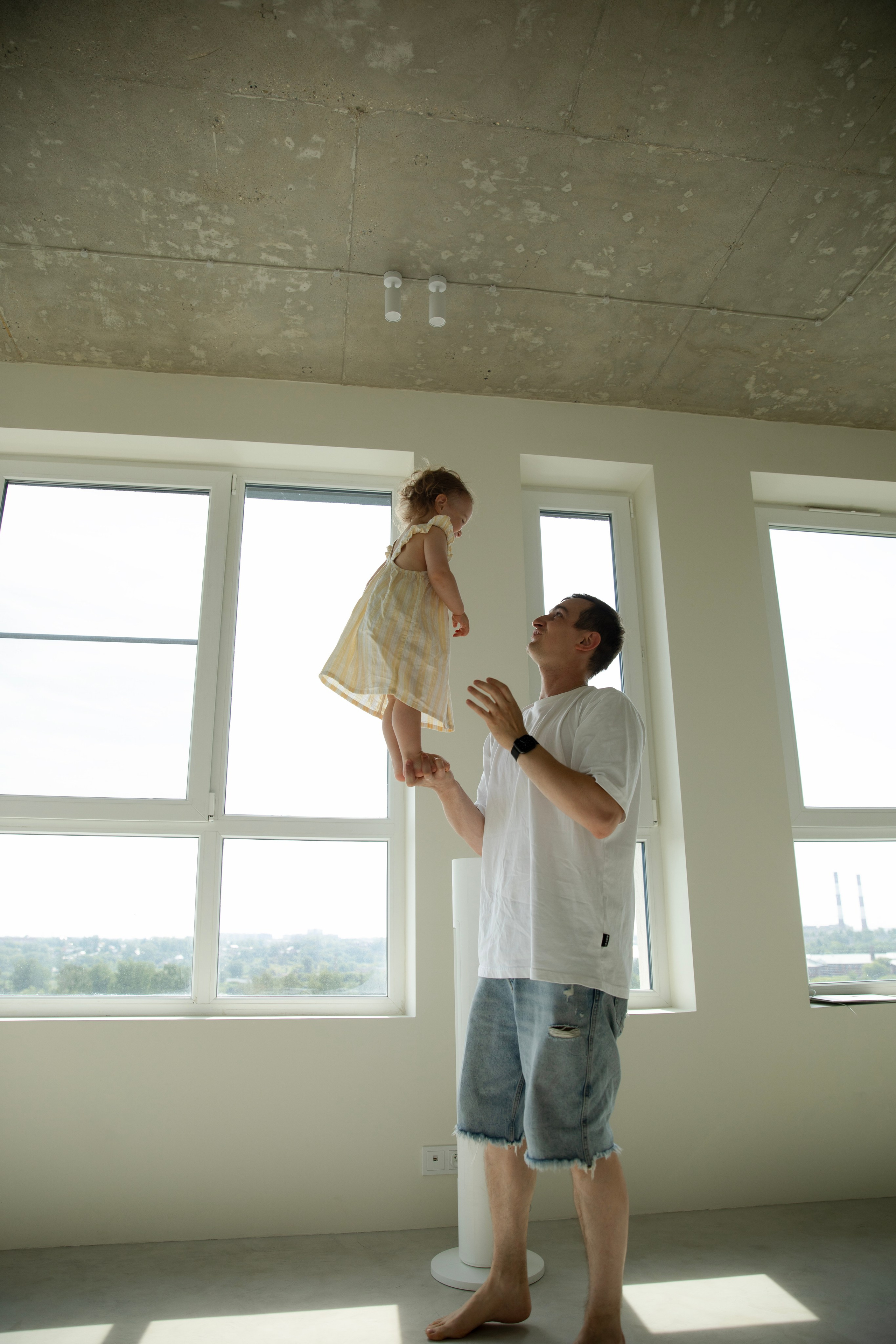 Домашняя съемка красивой семьи в солнечной квартире. Фотограф новорожденных, детский фотограф  Москва.Семейная съемка Москва. Семенова Анна