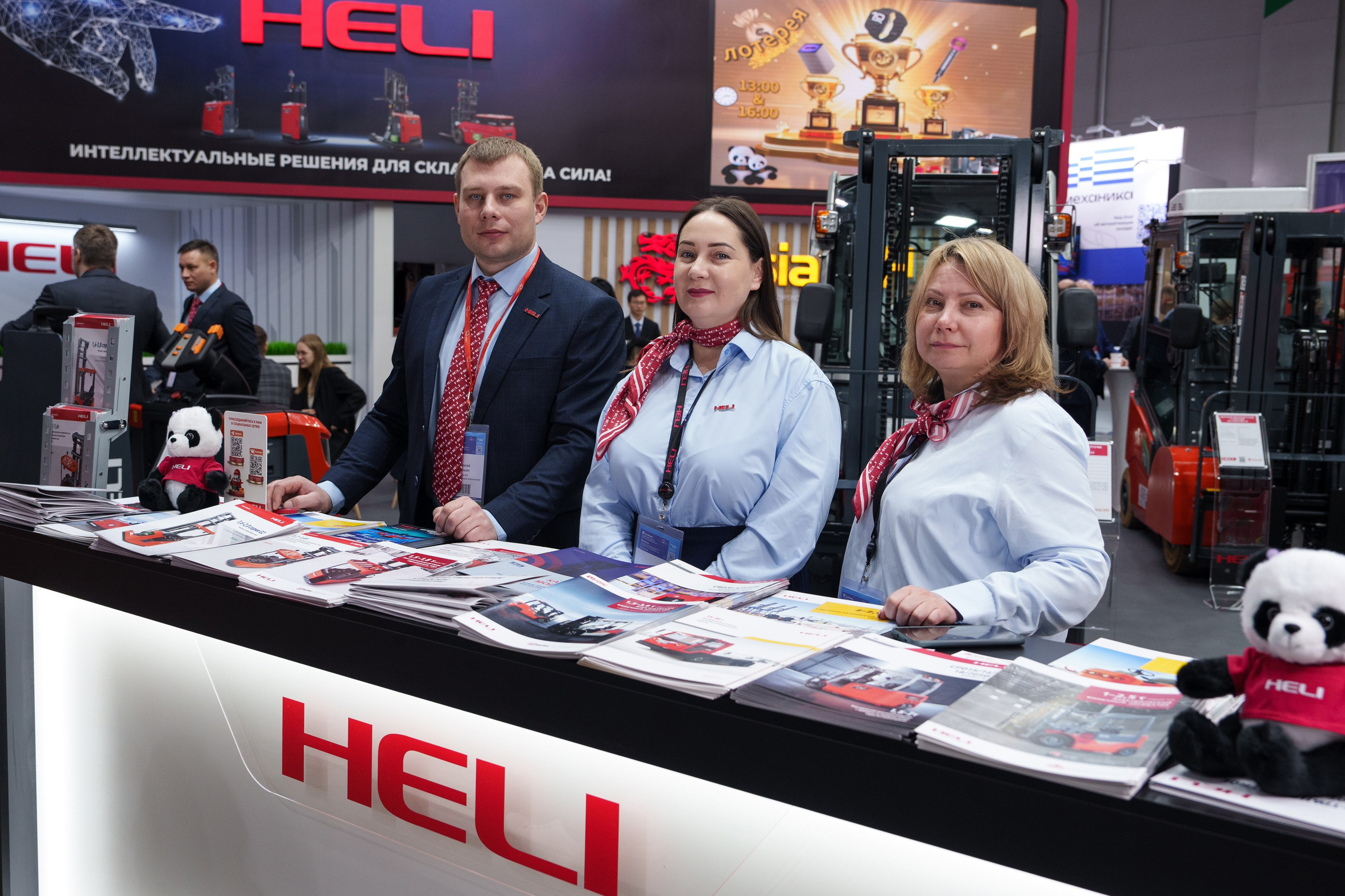 HELI. Стенд в Крокус Экспо. Фотограф Саша Блюз