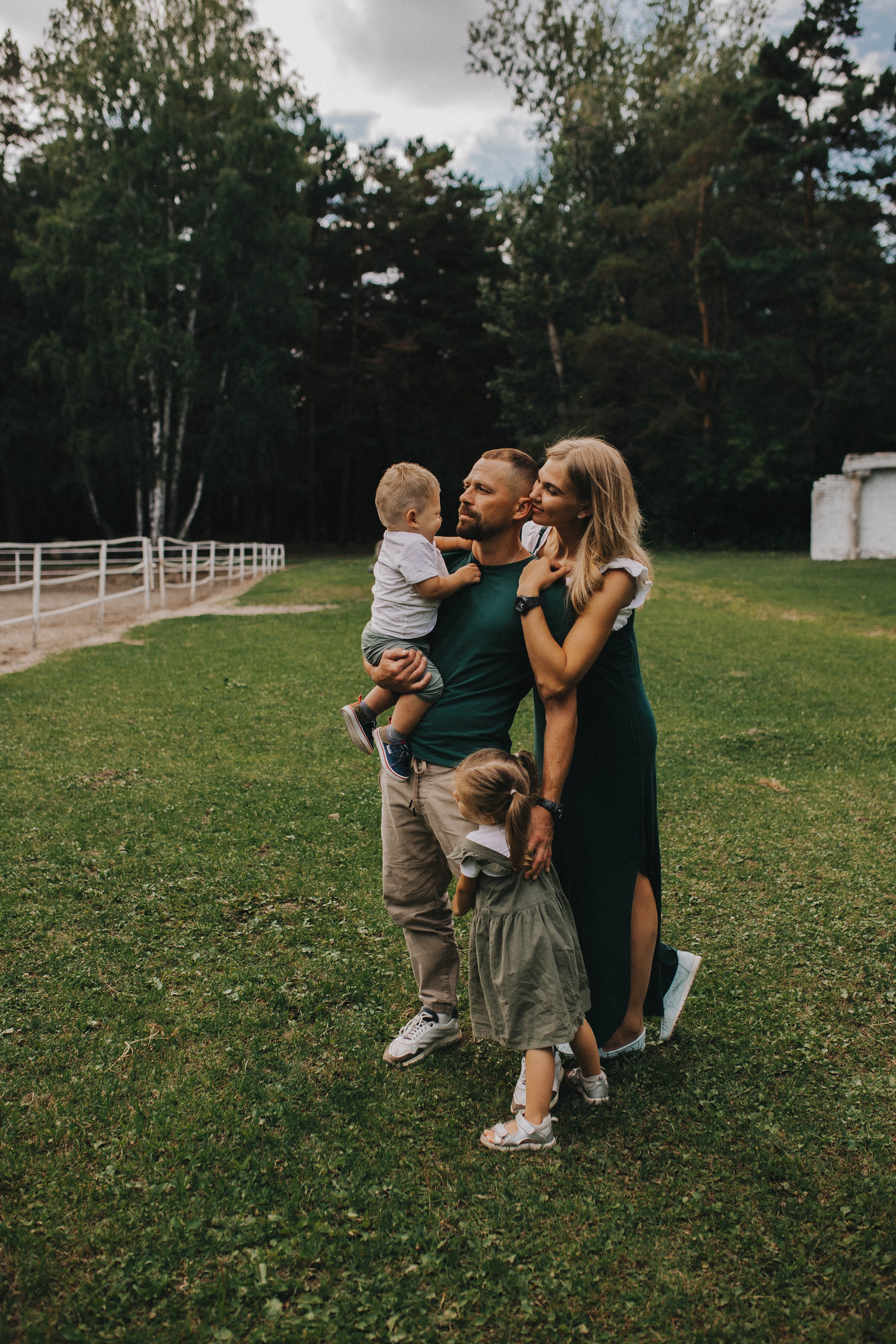 «Ма, па, поехали на лошадок смотреть!». Свадебный фотограф Новосибирск