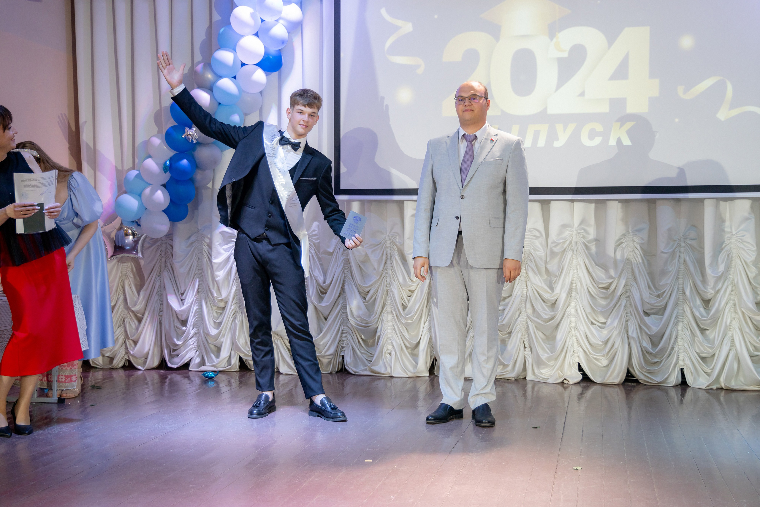 Школьный выпускной 2024 год в Соколе (Минск). Свадебный фотограф в Минске/Беларуси Сергей Спиридонов