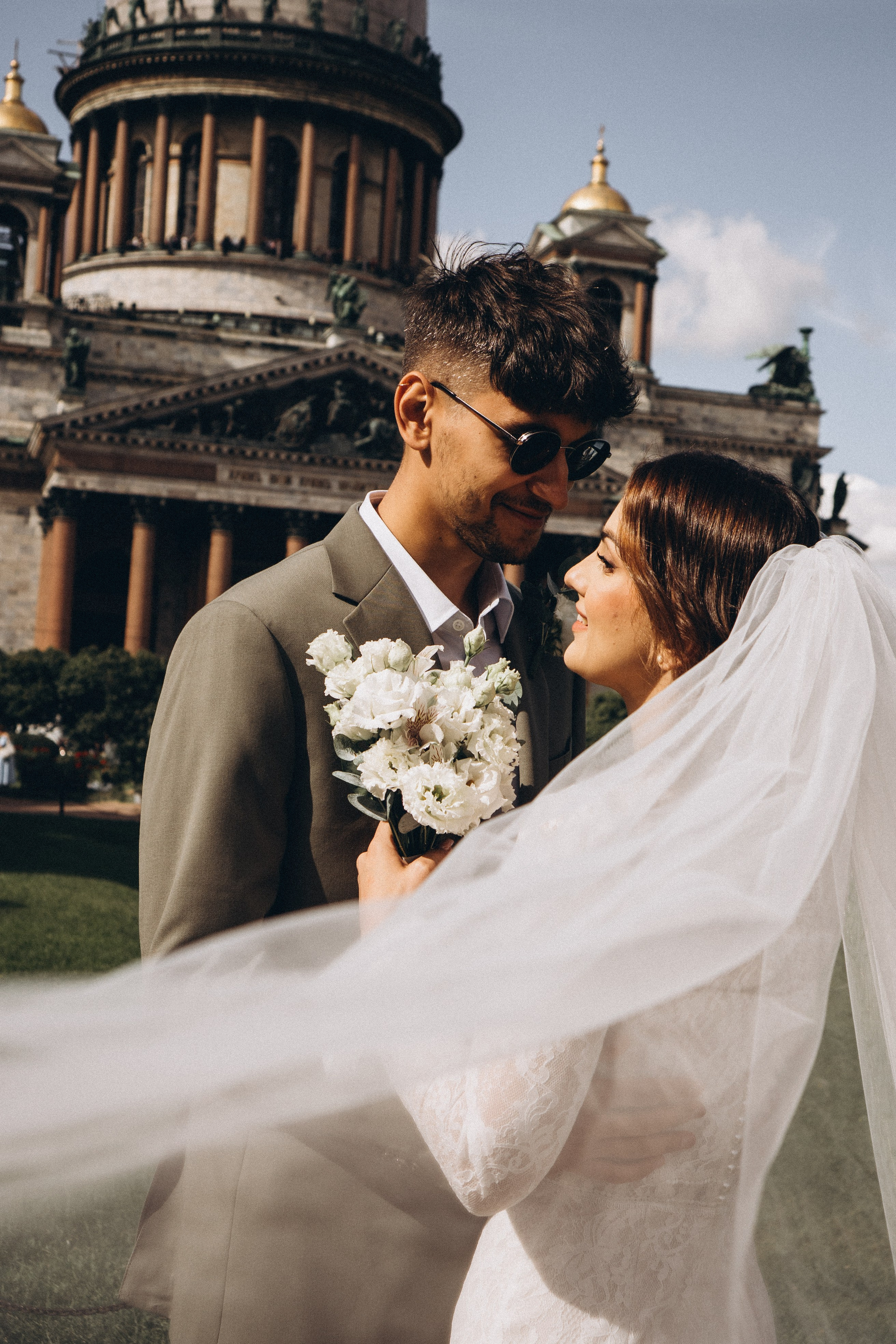 СВАДЕБНАЯ ПРОГУЛКА ВОЗЕ ИСАИКЕВСКОГО СОБОРА АСТОРИИ И ЗАКОНОДАЛЕТНОГО СОБРАНИЯ. Профессиональный фотограф, Санкт-Петербург — Виктория Богомолова