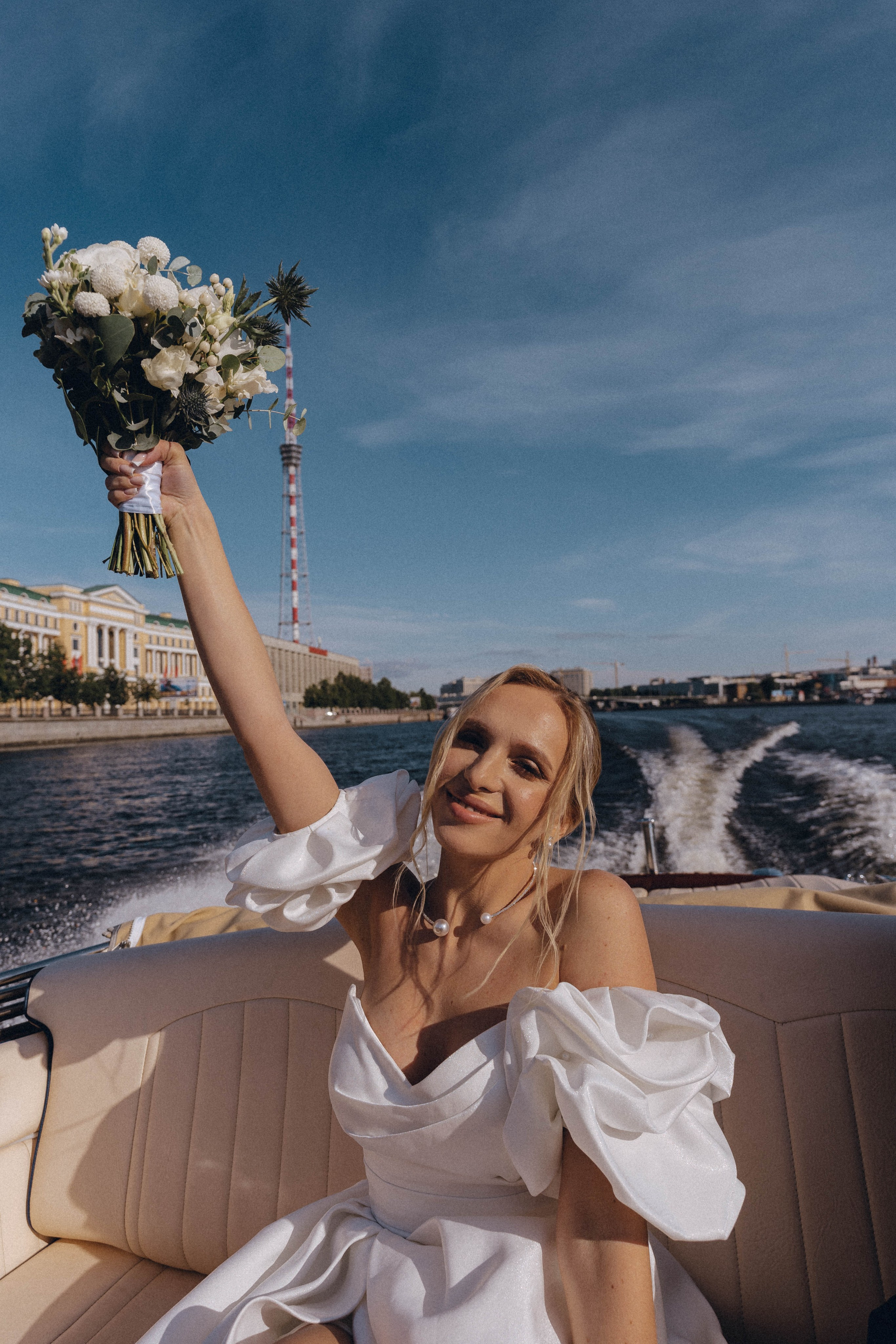 СВАДЕНБНАЯ СЬЕМКА НА КАТЕРЕ ПО КАНАЛАМ САНКТ-ПЕТЕРБУРГА И В АКВАТОРИИ НЕВЫ. Профессиональный фотограф, Санкт-Петербург — Виктория Богомолова