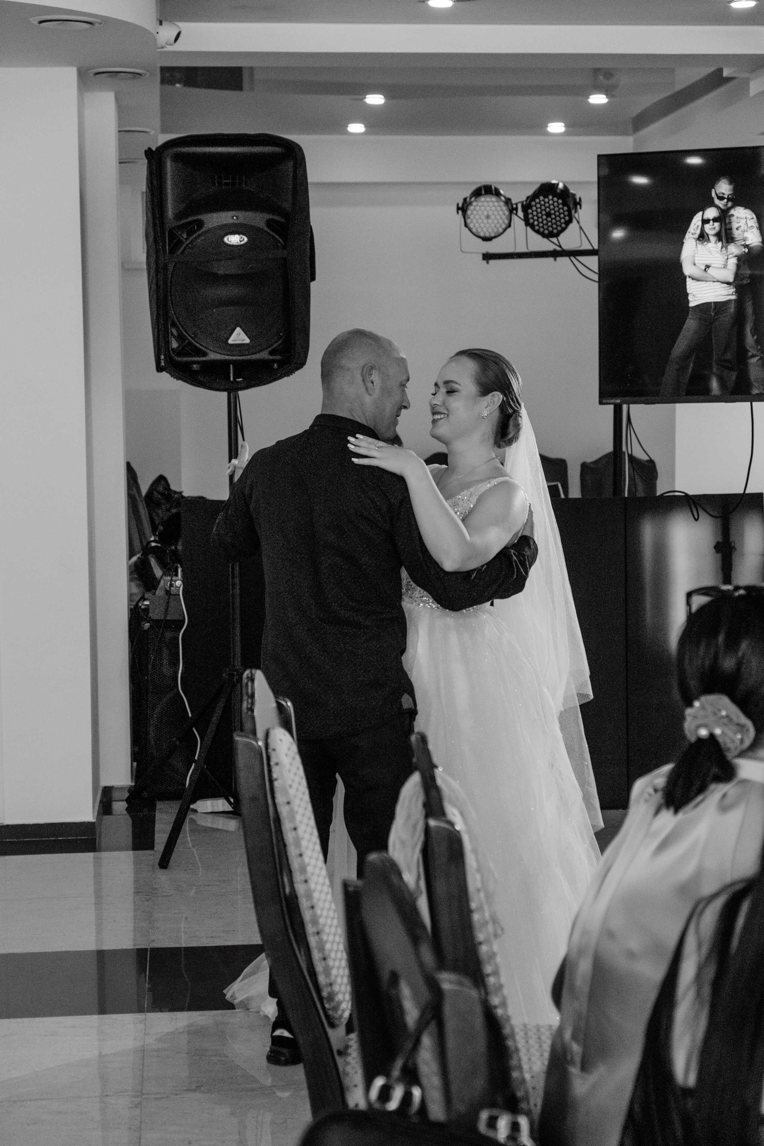 Свадебный ретопртаж. Профессиональная фотосъемка в Крыму. Натуральные эмоции и живые кадры. Забронируйте дату прямо сейчас!