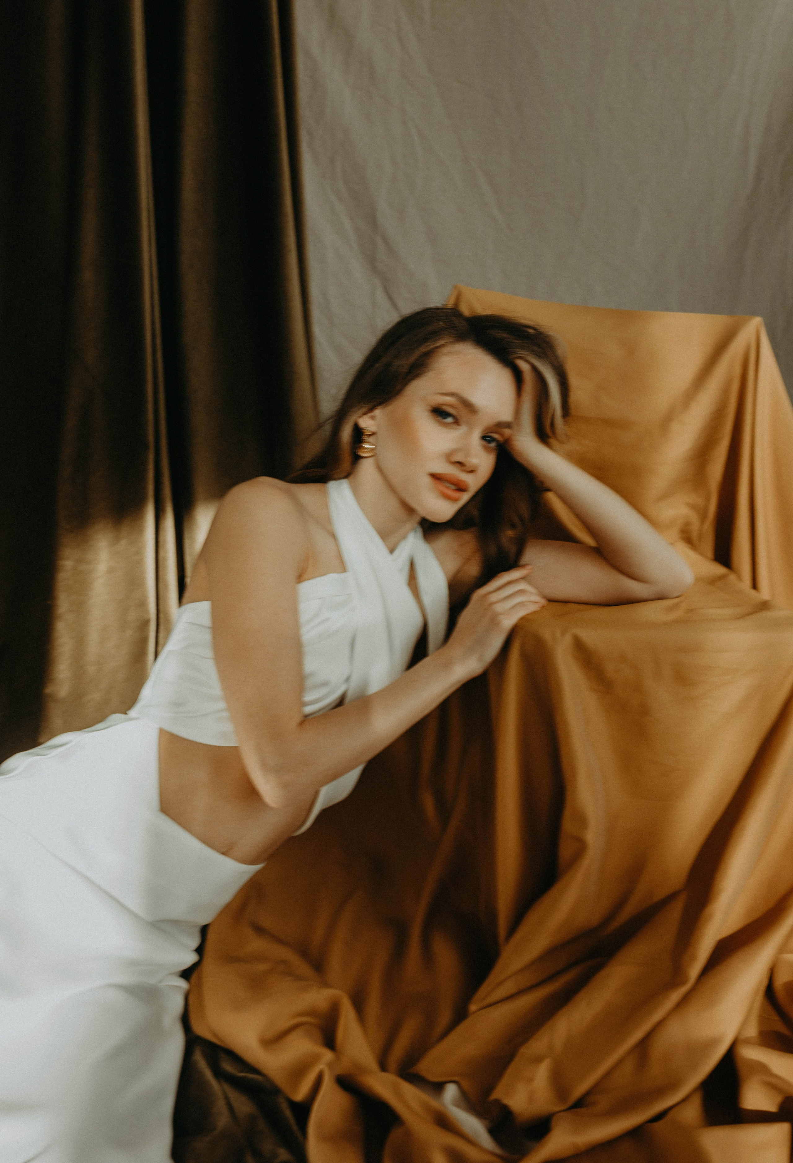 Фотосессия в обрамление тканями. Фотограф в Краснодаре Евгения Михаевич