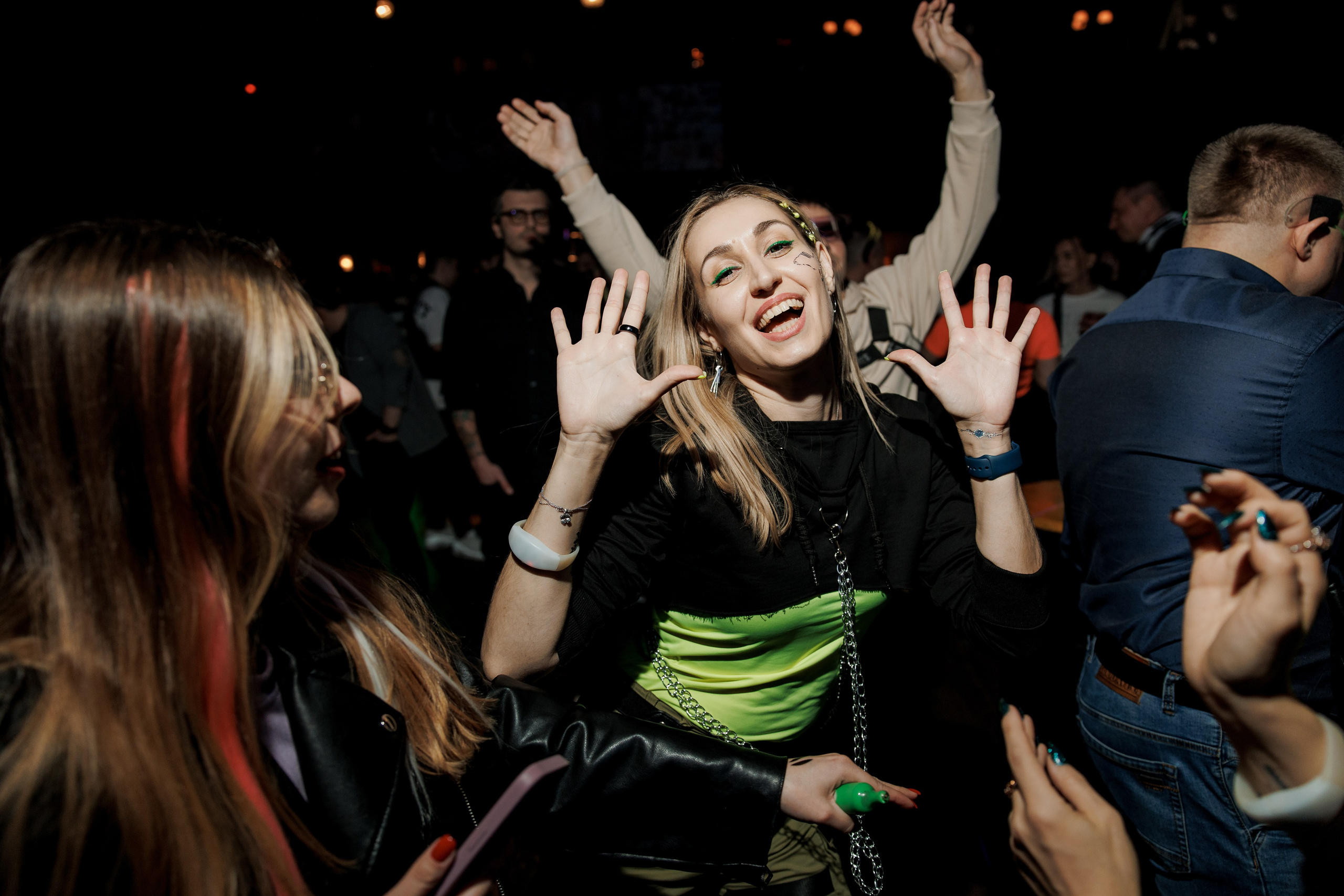 Hitech / Мутабор «Дельфин». Свадебный и семейный фотограф