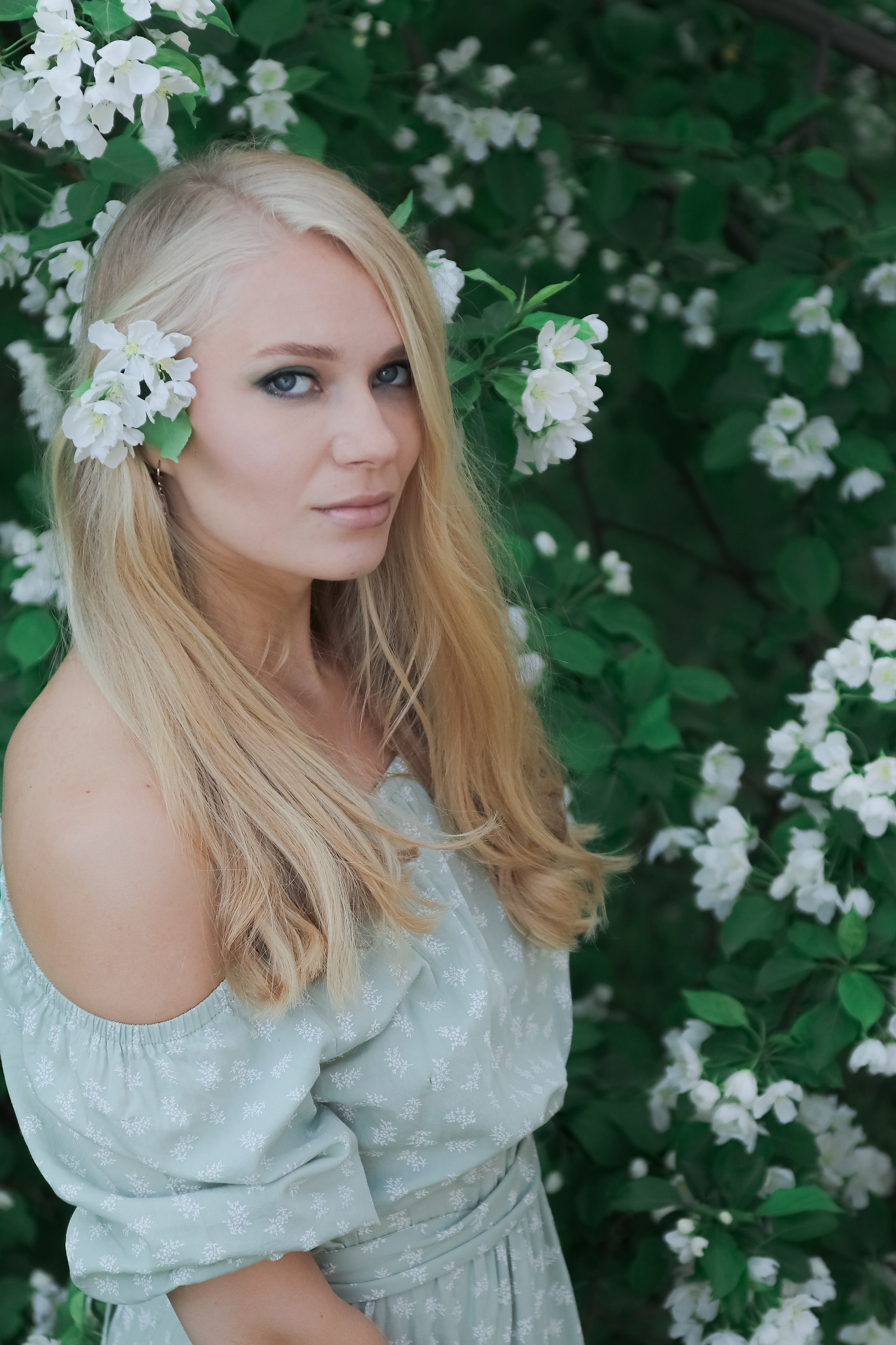 Любовь и цветущая яблоня. Портретный и пейзажный фотограф Никита Павлов