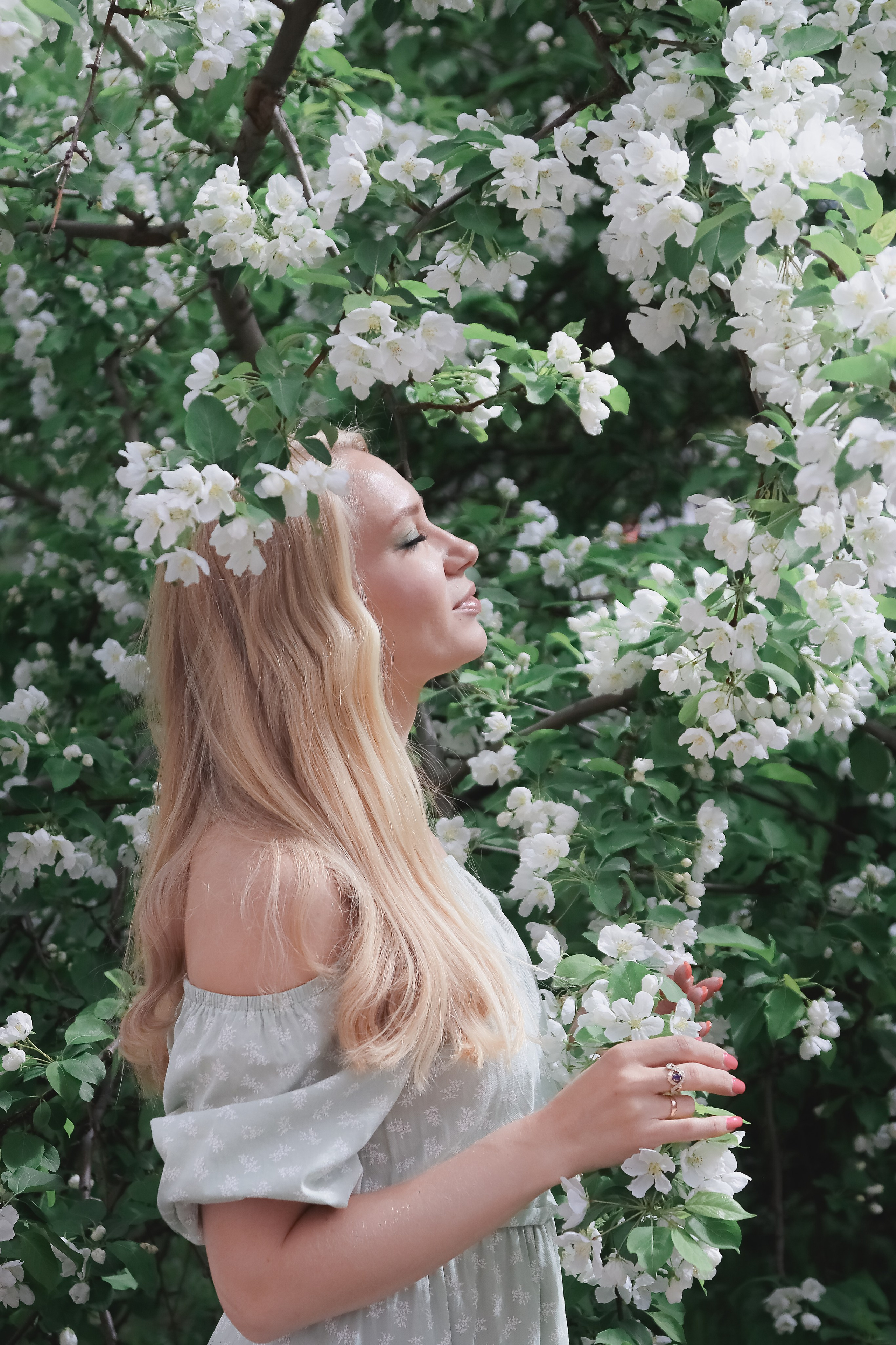 Любовь и цветущая яблоня. Портретный и пейзажный фотограф Никита Павлов