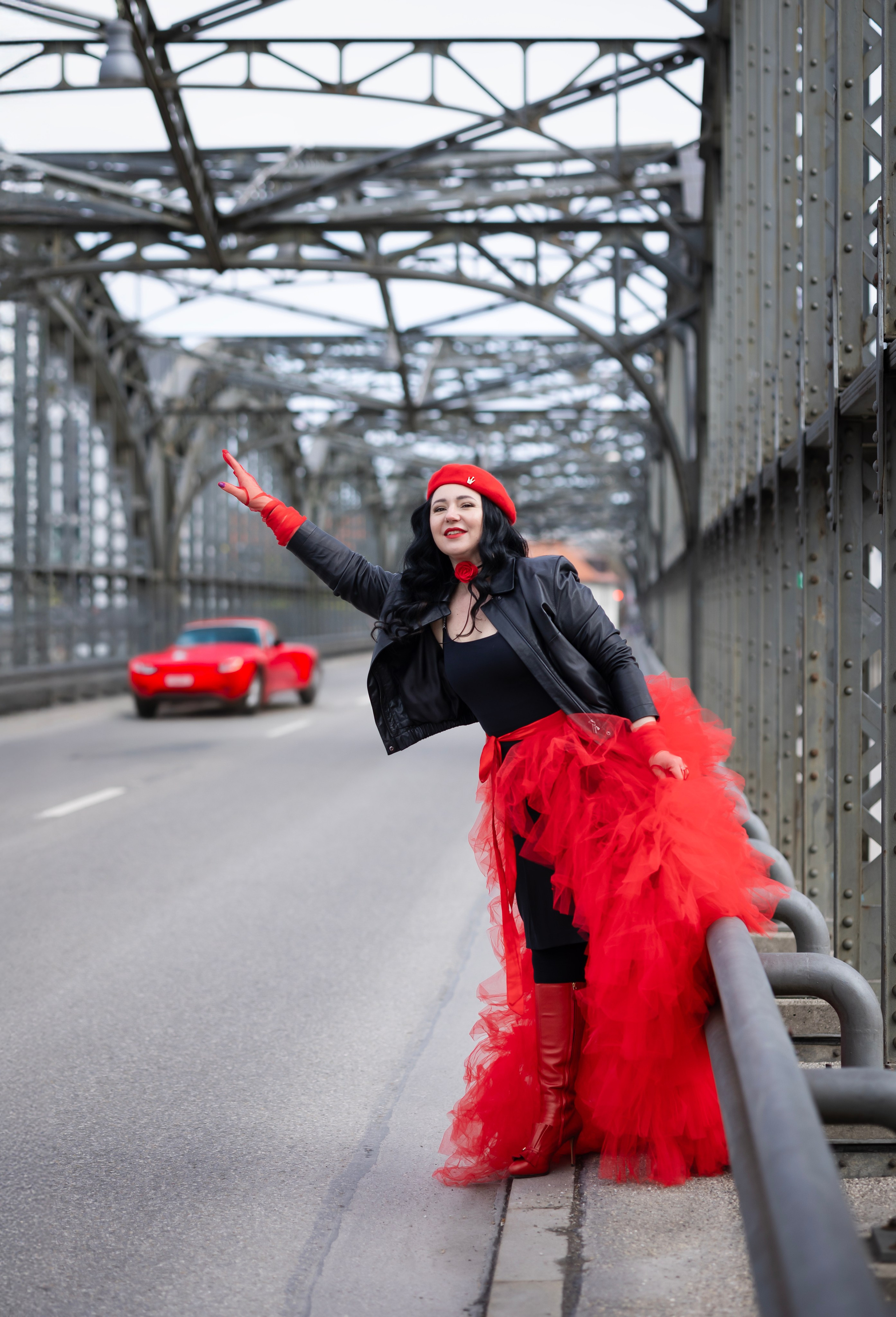 Balloons and red skirt. Photographer in Munich