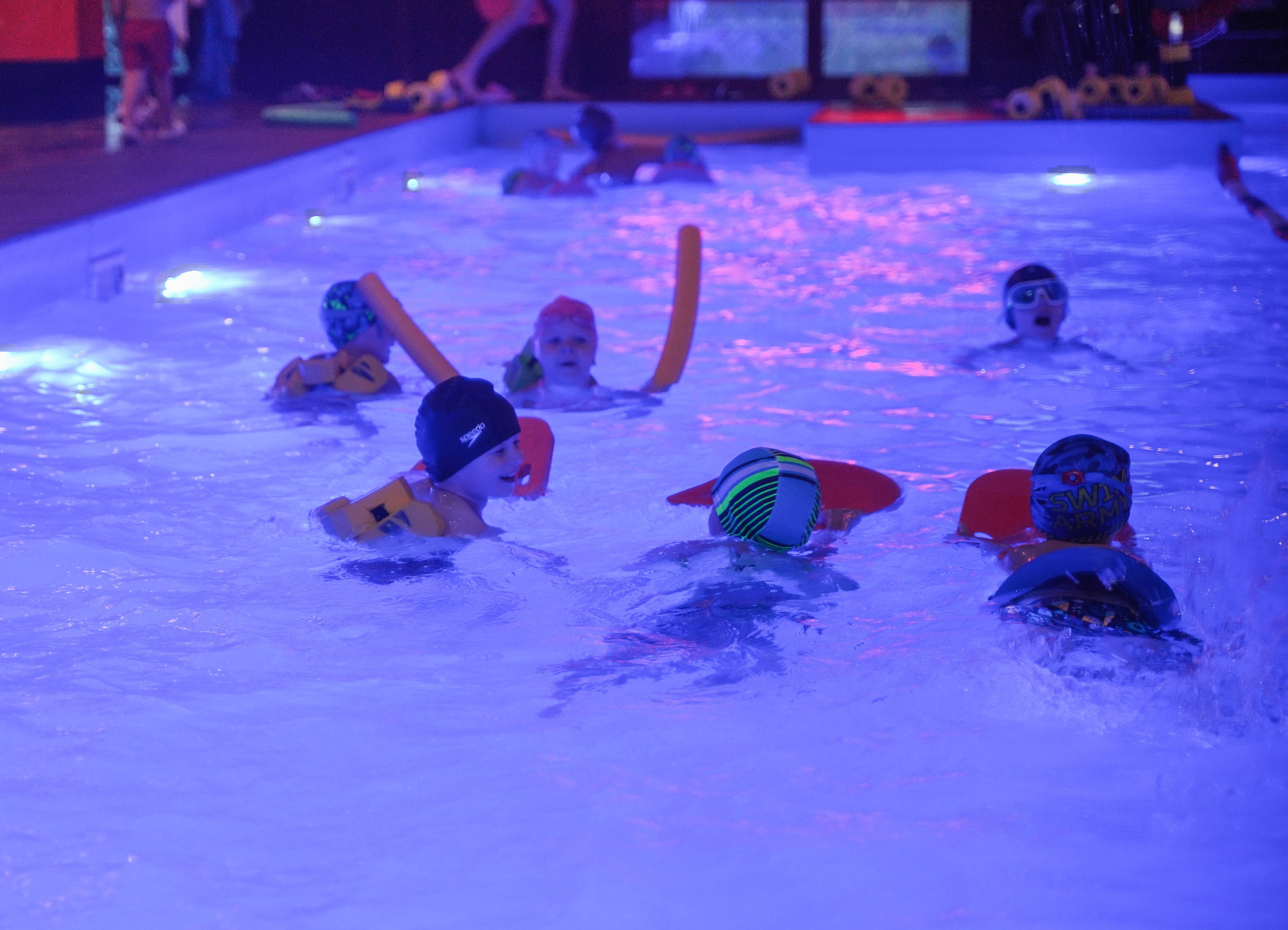 Детские зантия в бассейне. Ульяна Палама: Мир через призму фотокамеры