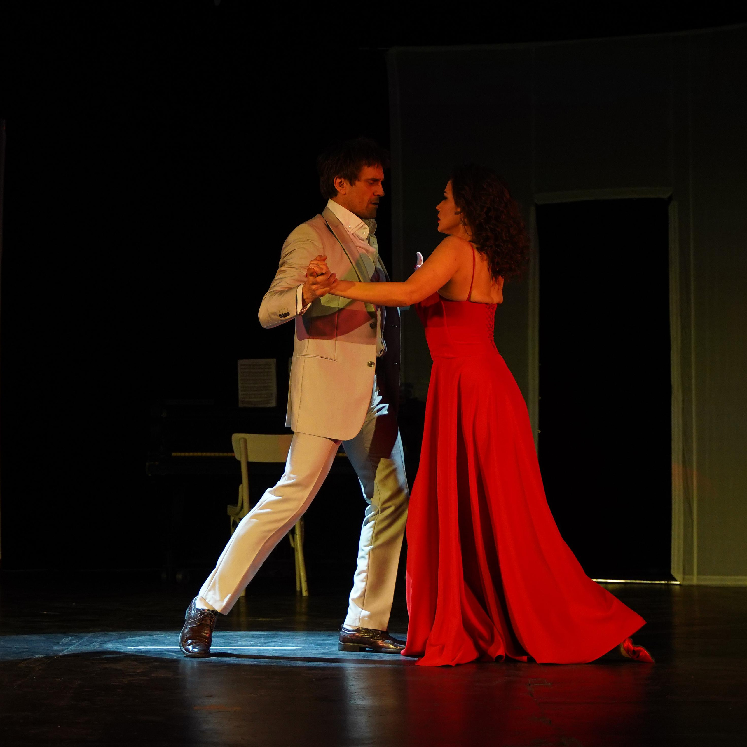 Театральная постановка Случайное танго. Ульяна Палама: Мир через призму фотокамеры