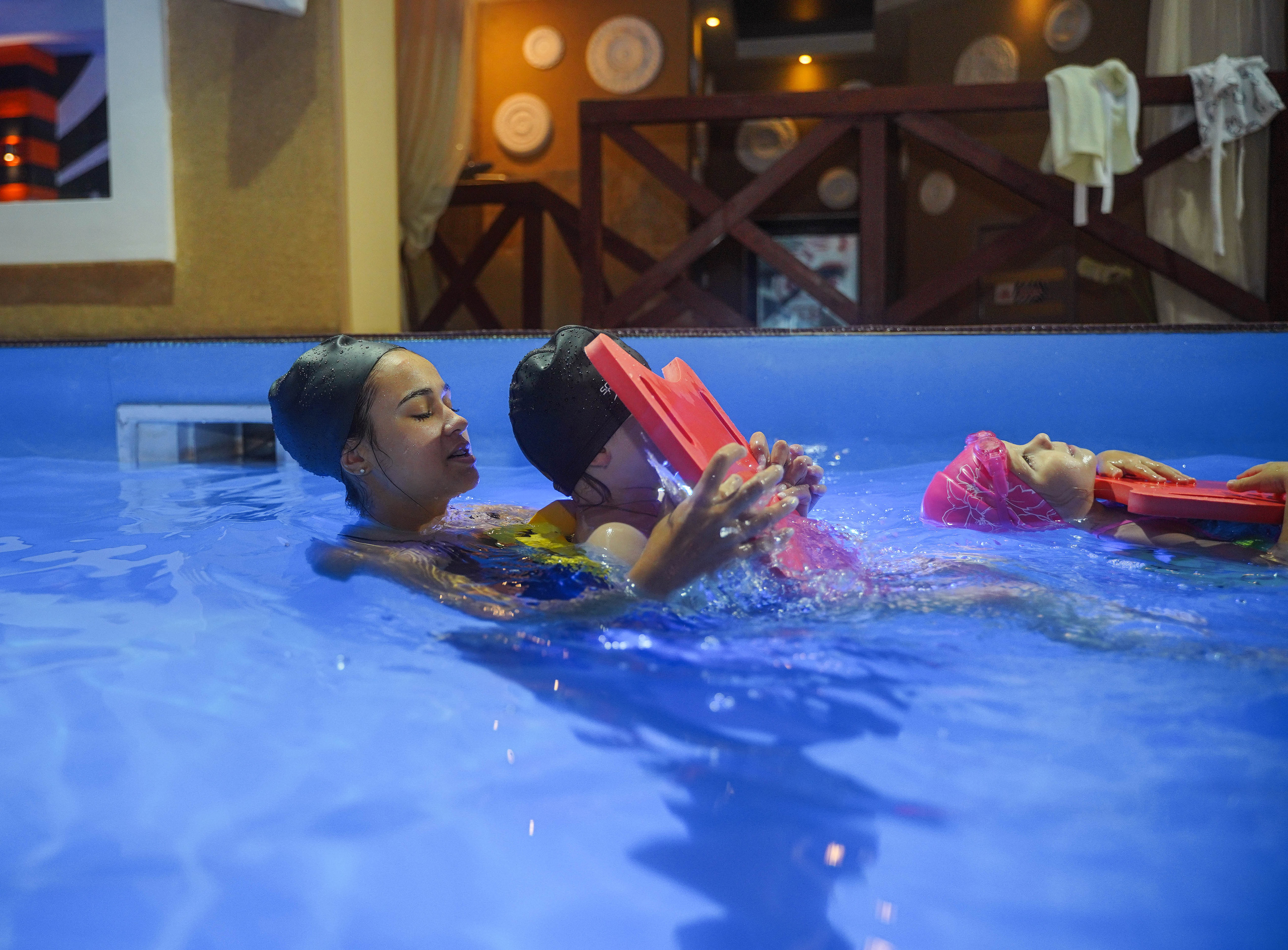 Детские зантия в бассейне. Ульяна Палама: Мир через призму фотокамеры