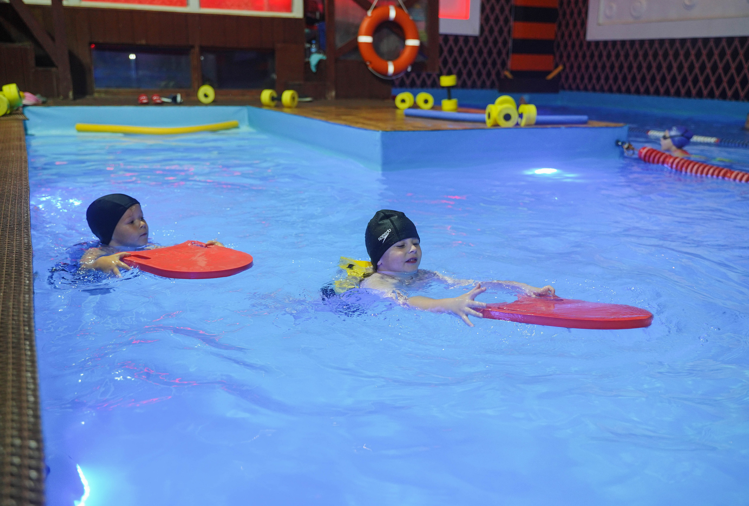 Детские зантия в бассейне. Ульяна Палама: Мир через призму фотокамеры