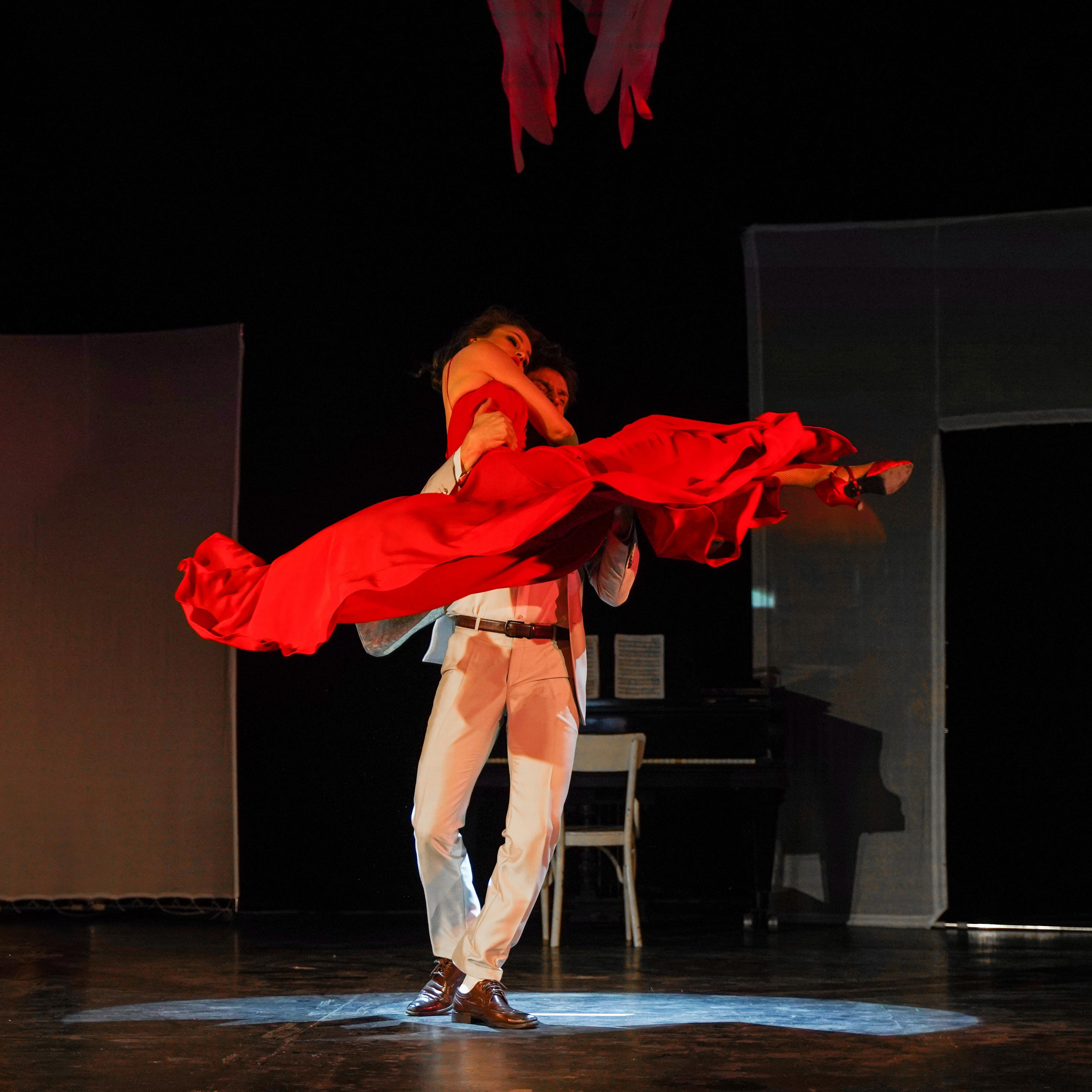 Театральная постановка Случайное танго. Ульяна Палама: Мир через призму фотокамеры