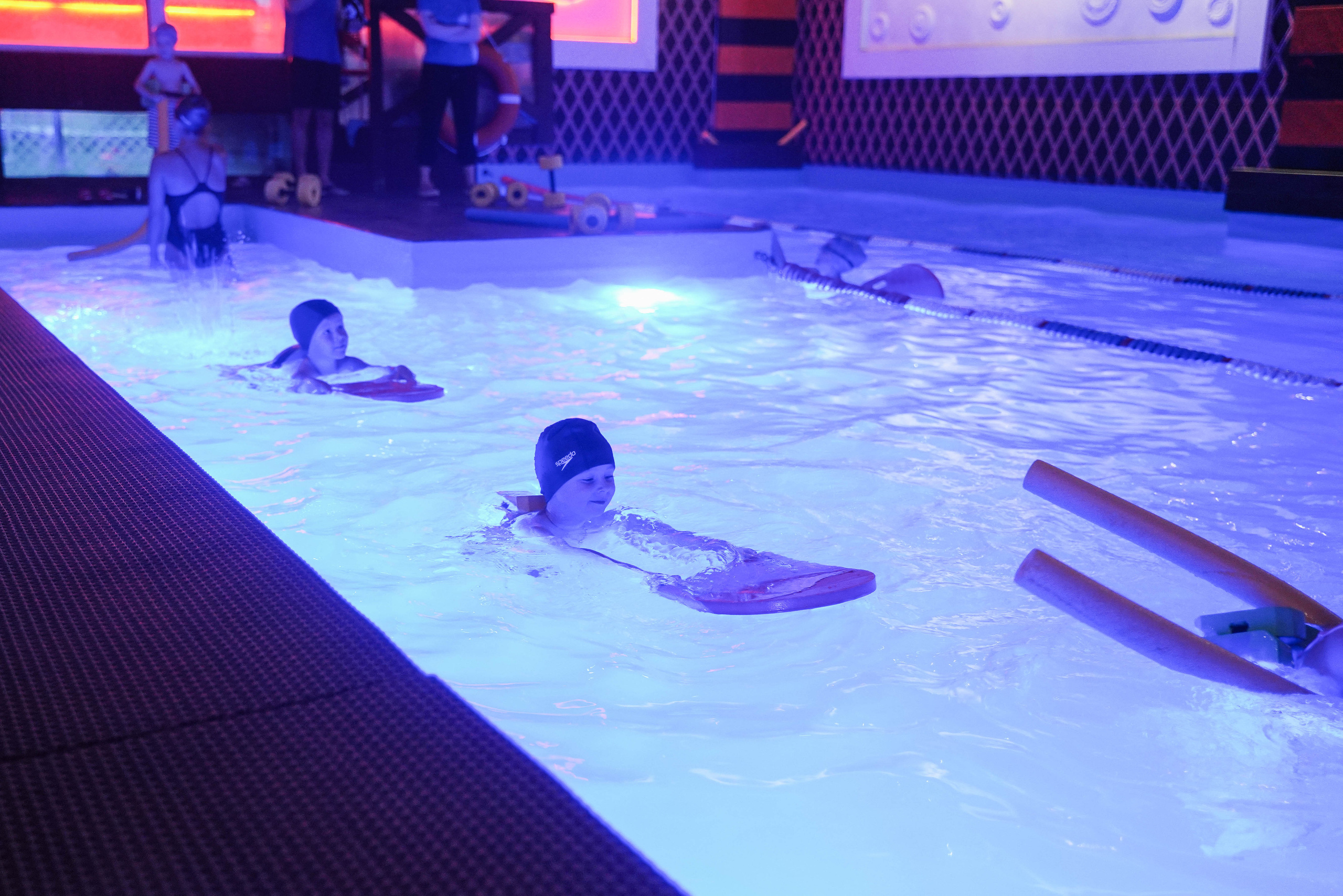 Детские зантия в бассейне. Ульяна Палама: Мир через призму фотокамеры