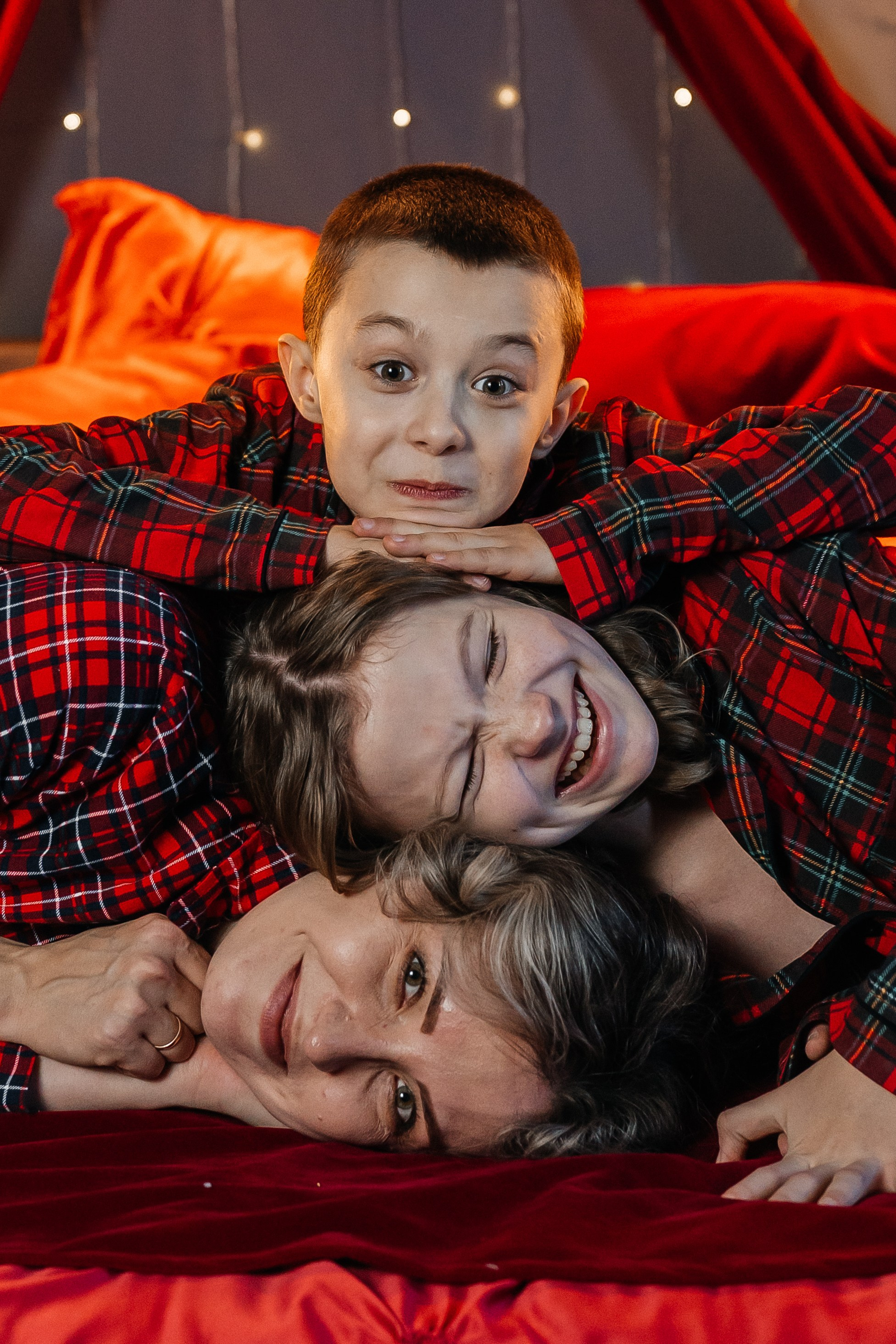 Ночь перед Рождеством. Для тех, кто не ждёт удачи, а создаёт её. Каждая фотосессия — это твой момент, твой стиль, твой успех. 📸