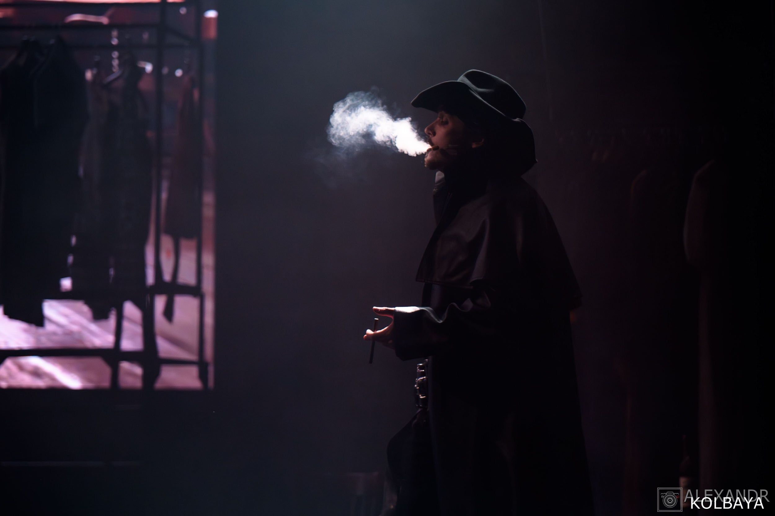 Фотографии со спектакля «Привет, я тетя Чарли». Концертный и театральный репортажный фотограф в Москве Александр Колбая