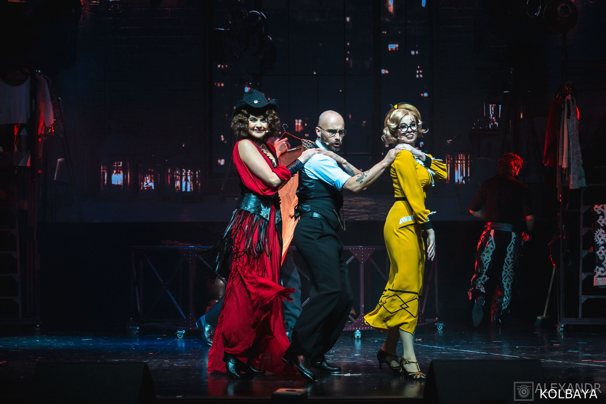 Фотографии со спектакля «Привет, я тетя Чарли». Концертный и театральный репортажный фотограф в Москве Александр Колбая