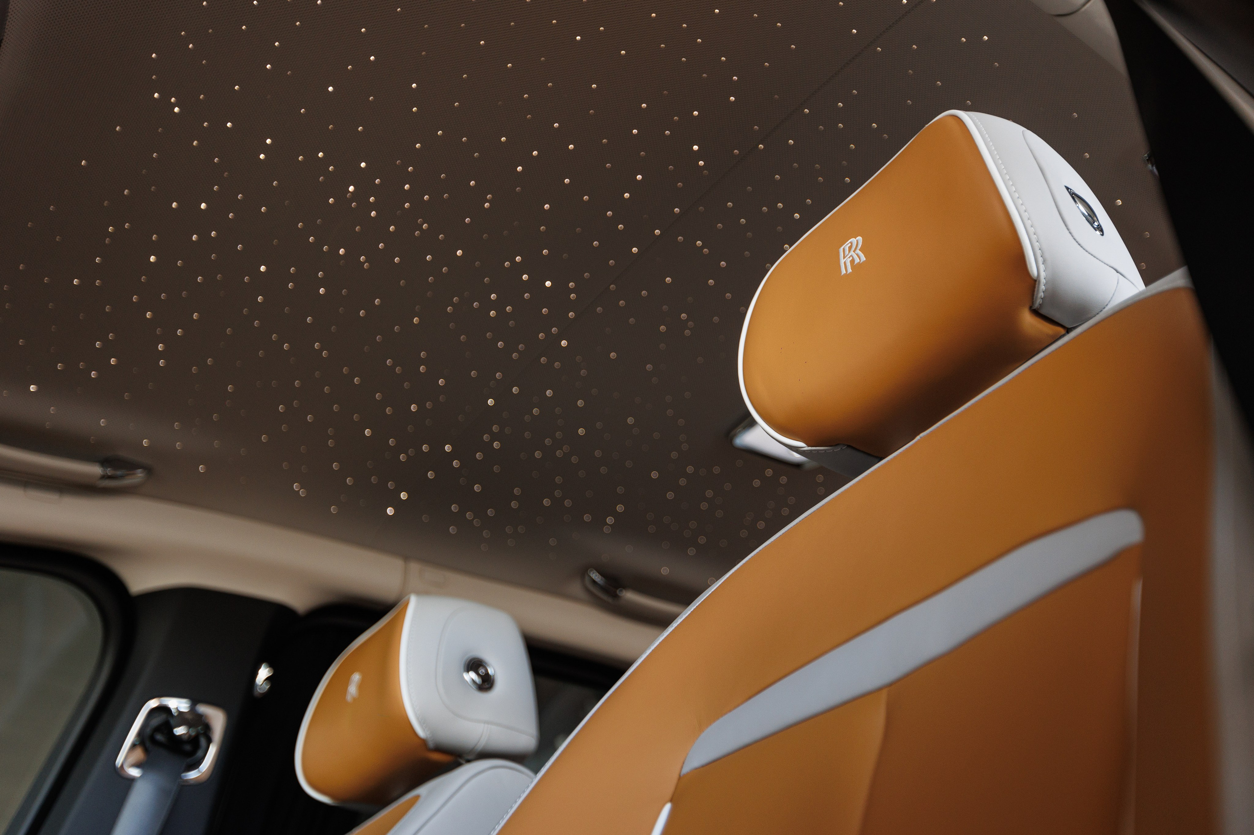 Luxury Car Photography in Dubai — Rolls-Royce Photoshoot. Evgen Yatsenko — Photographer in Dubai