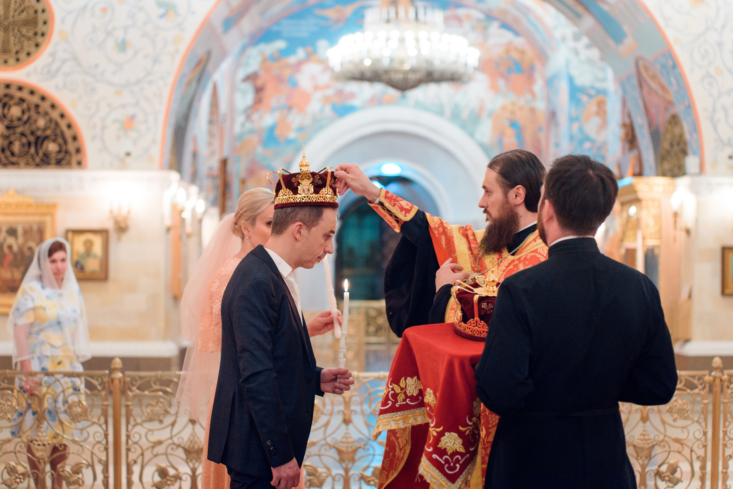 Венчание в Храме Христа Спасителя (Нижний храм). Свадебный и семейный фотограф в Москве Юлия Винник