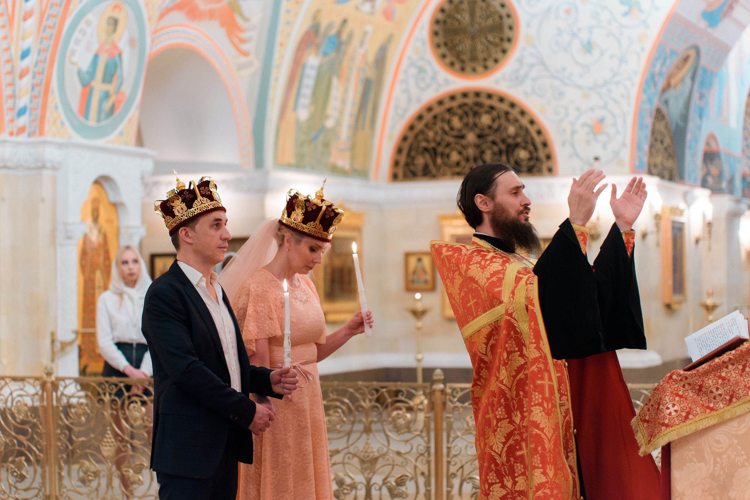 Венчание в Храме Христа Спасителя (Нижний храм). Свадебный и семейный фотограф в Москве Юлия Винник