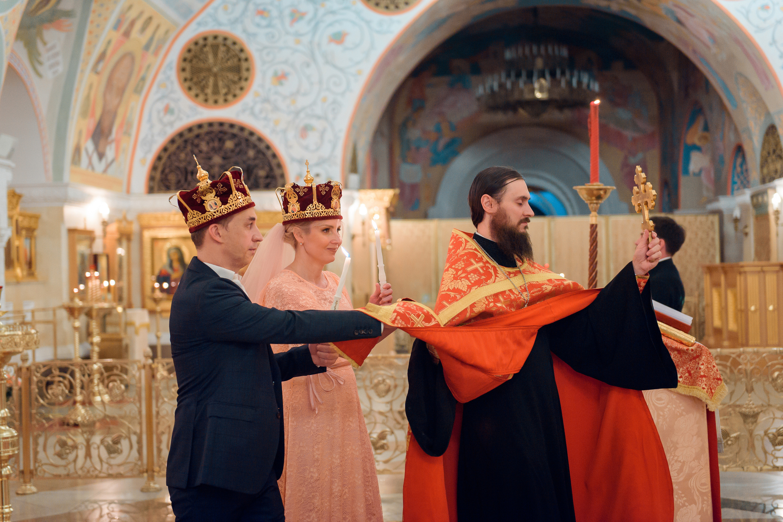 Венчание в Храме Христа Спасителя (Нижний храм). Свадебный и семейный фотограф в Москве Юлия Винник