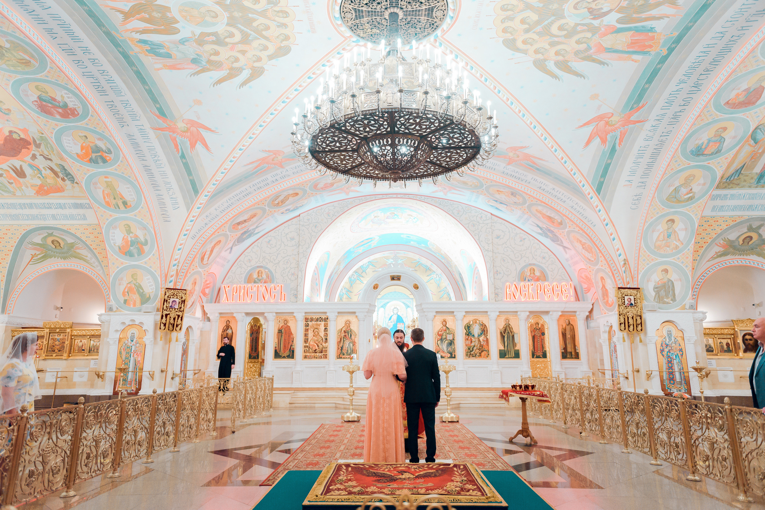 Венчание в Храме Христа Спасителя (Нижний храм). Свадебный и семейный фотограф в Москве Юлия Винник