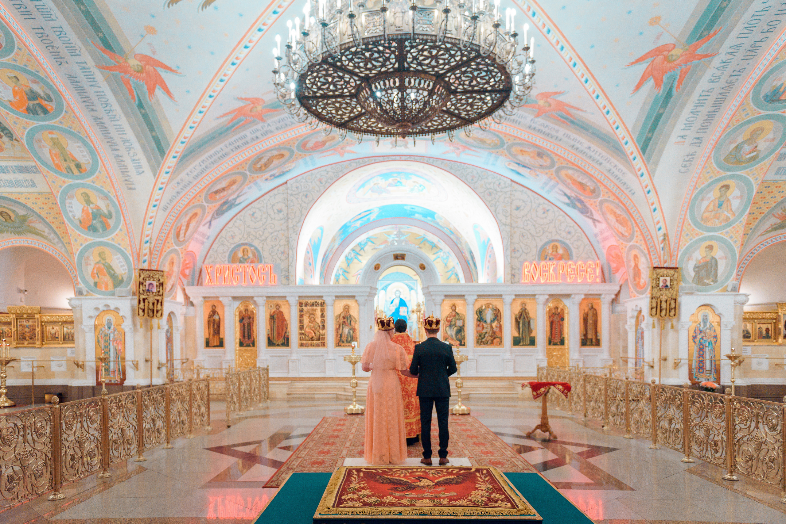 Венчание в Храме Христа Спасителя (Нижний храм). Свадебный и семейный фотограф в Москве Юлия Винник
