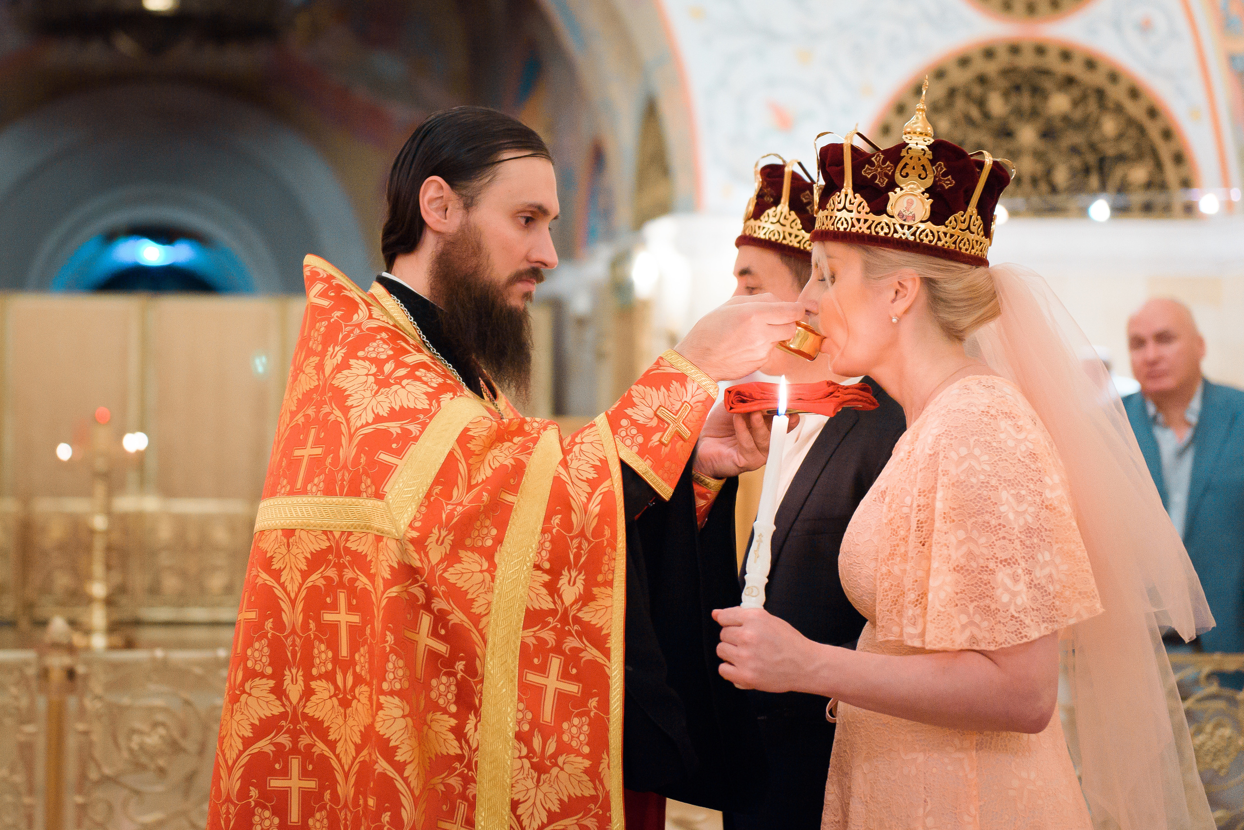 Венчание в Храме Христа Спасителя (Нижний храм). Свадебный и семейный фотограф в Москве Юлия Винник