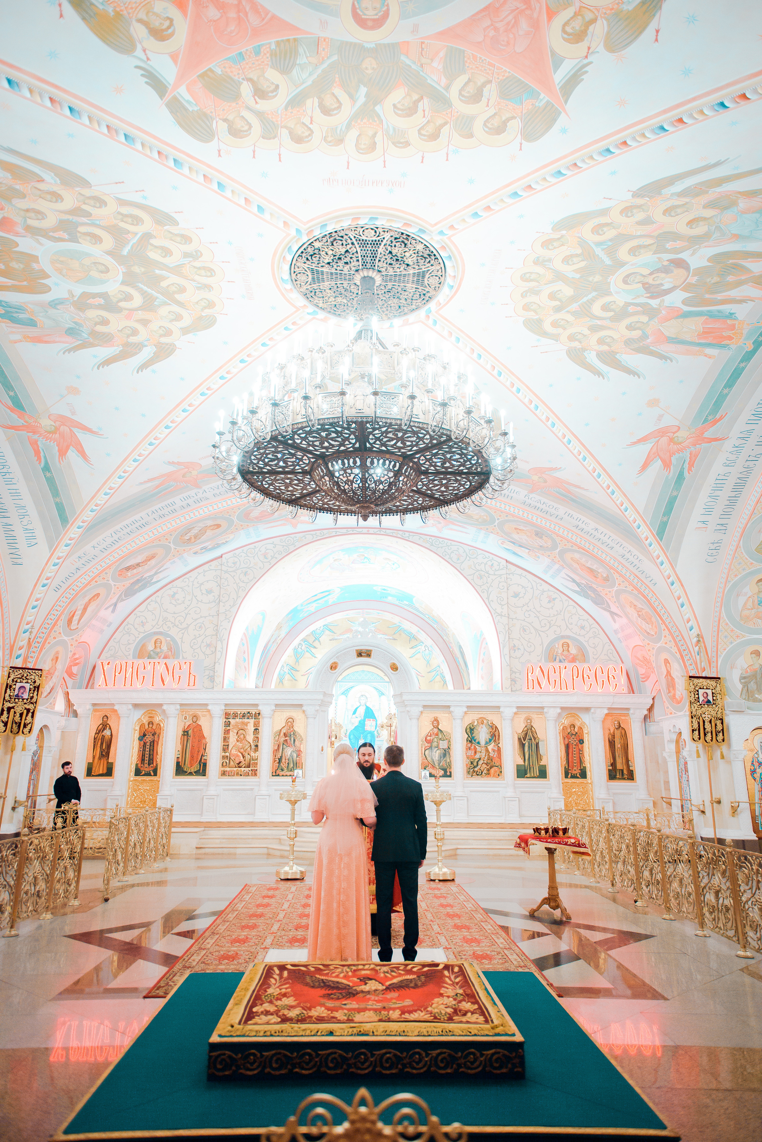 Венчание в Храме Христа Спасителя (Нижний храм). Свадебный и семейный фотограф в Москве Юлия Винник