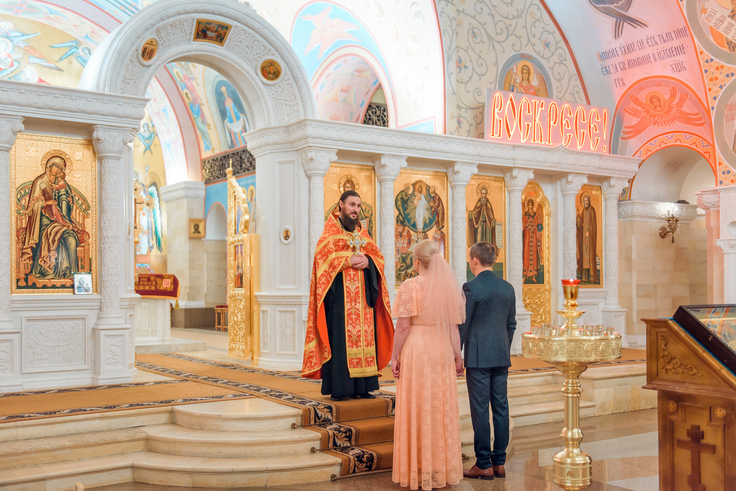 Венчание в Храме Христа Спасителя (Нижний храм). Свадебный и семейный фотограф в Москве Юлия Винник